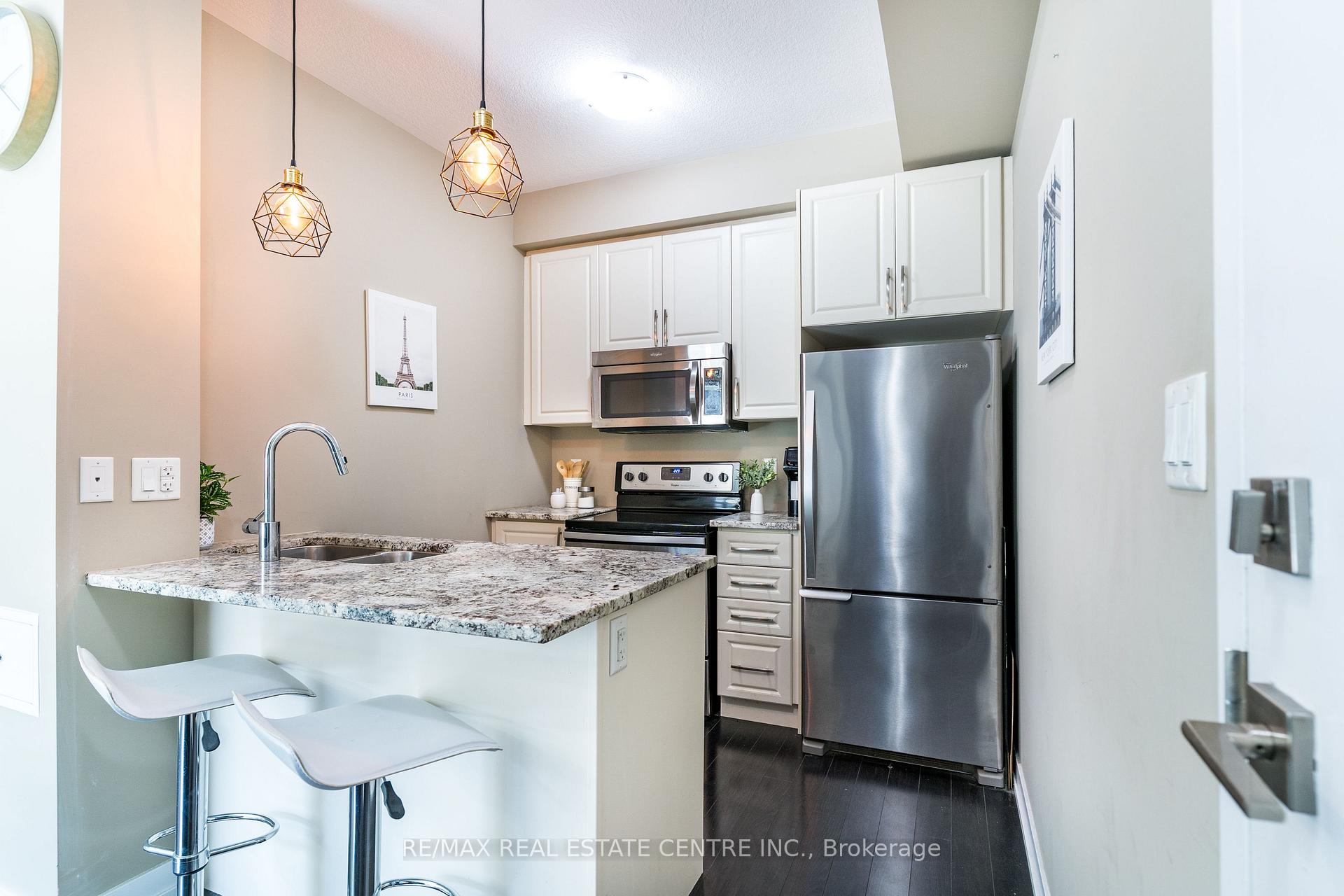 Photo 8 of Unit 114, 35 Southshore Crescent, Hamilton, Lakeshore — HOMEH