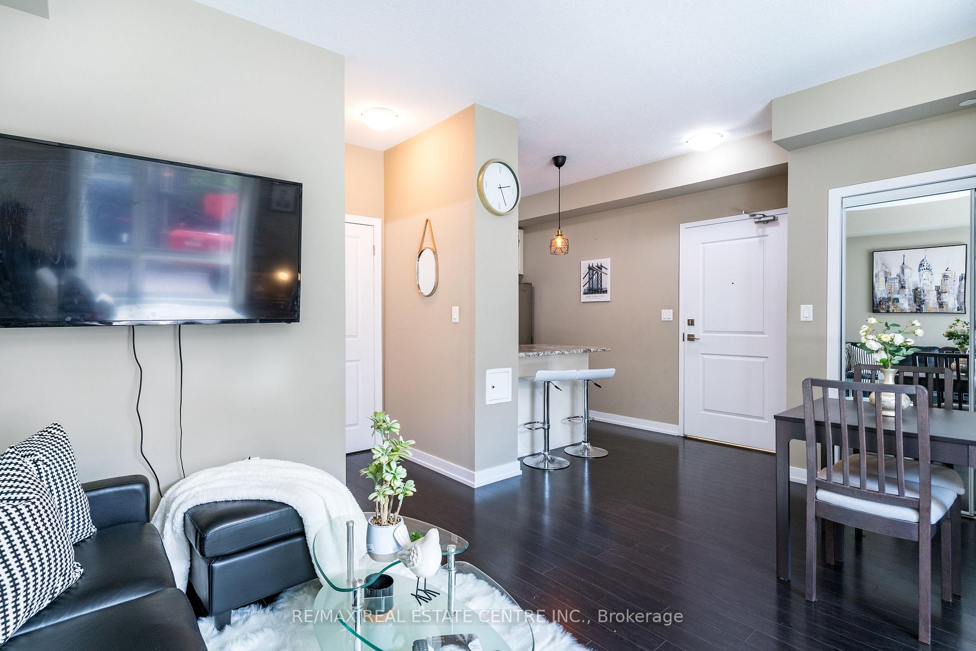 Photo 10 of Unit 114, 35 Southshore Crescent, Hamilton, Lakeshore — HOMEH