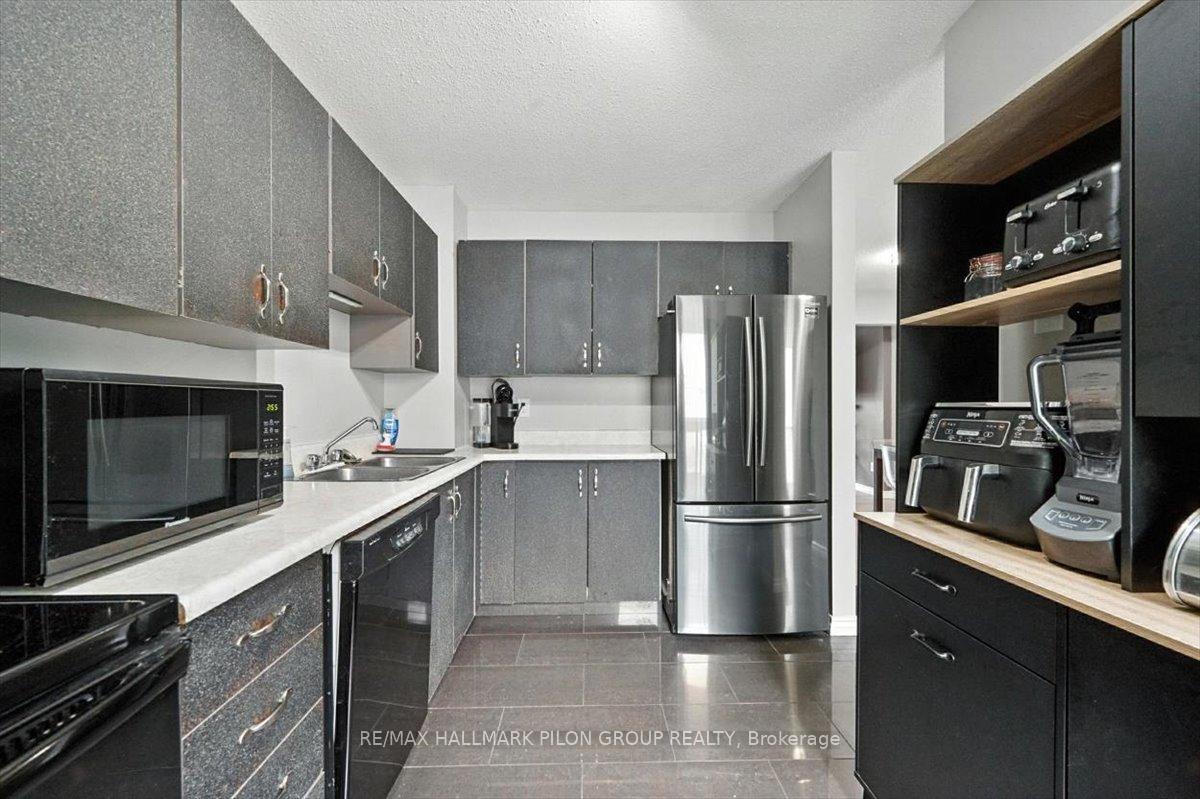 Photo 3 of 1417 Ballard Court, Ottawa, Pineview — HOMEH
