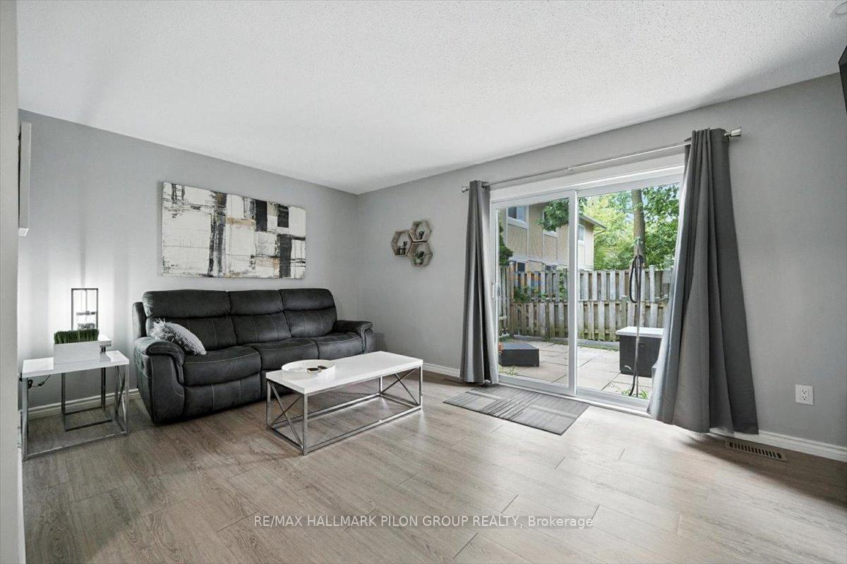 Photo 5 of 1417 Ballard Court, Ottawa, Pineview — HOMEH