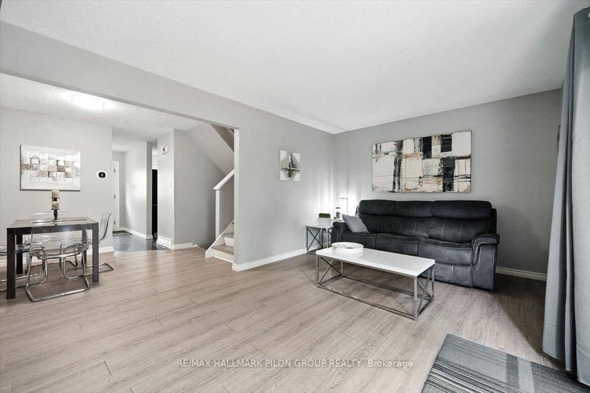 Photo 6 of 1417 Ballard Court, Ottawa, Pineview — HOMEH