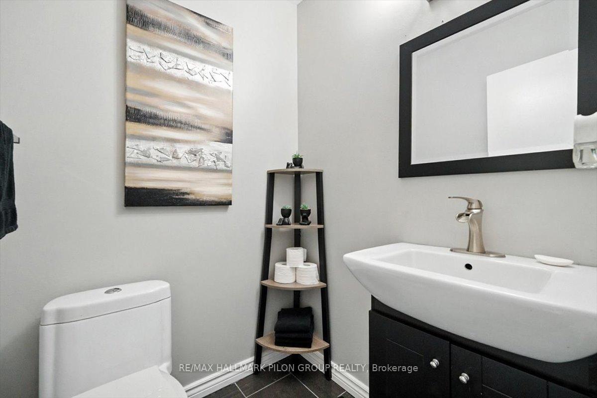 Photo 8 of 1417 Ballard Court, Ottawa, Pineview — HOMEH