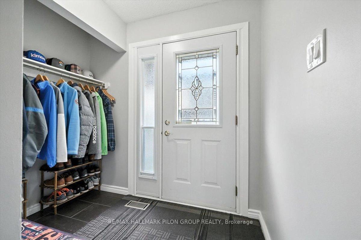 Photo 9 of 1417 Ballard Court, Ottawa, Pineview — HOMEH