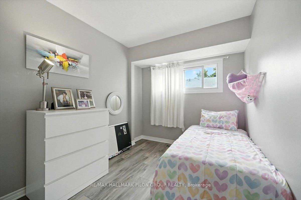 Photo 12 of 1417 Ballard Court, Ottawa, Pineview — HOMEH