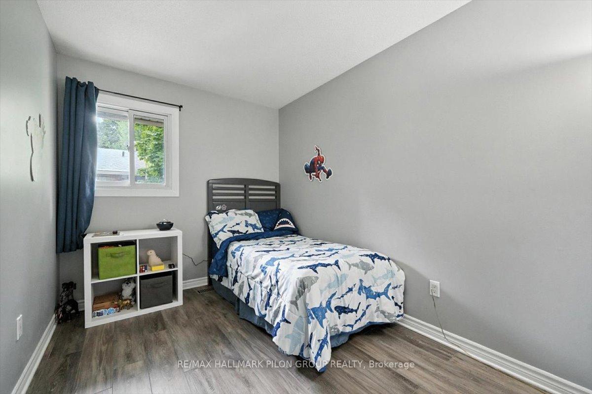 Photo 13 of 1417 Ballard Court, Ottawa, Pineview — HOMEH