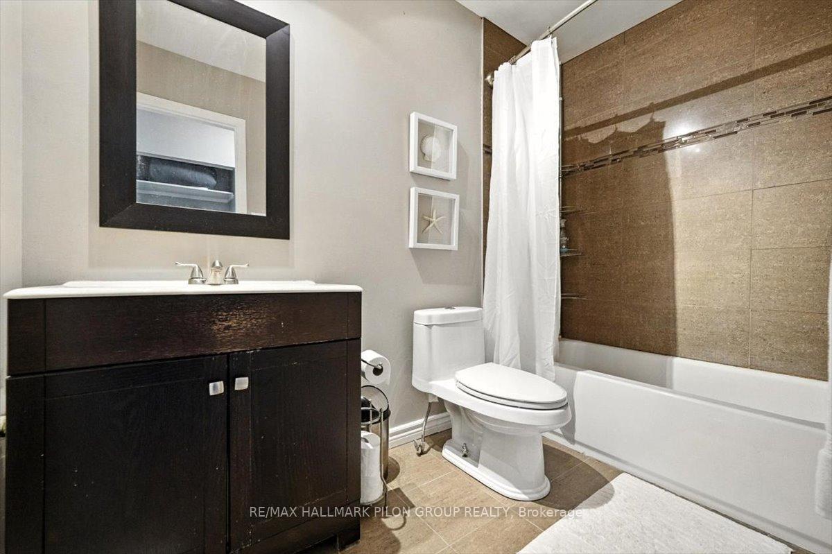 Photo 14 of 1417 Ballard Court, Ottawa, Pineview — HOMEH