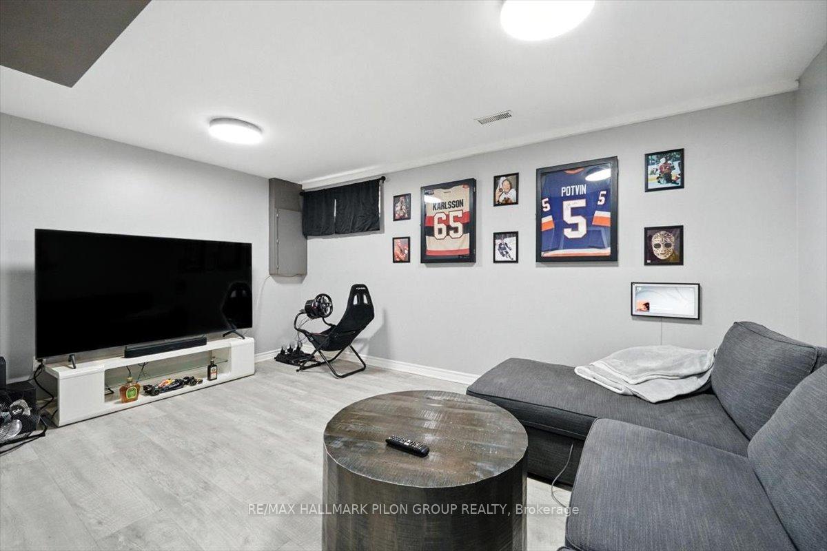 Photo 15 of 1417 Ballard Court, Ottawa, Pineview — HOMEH