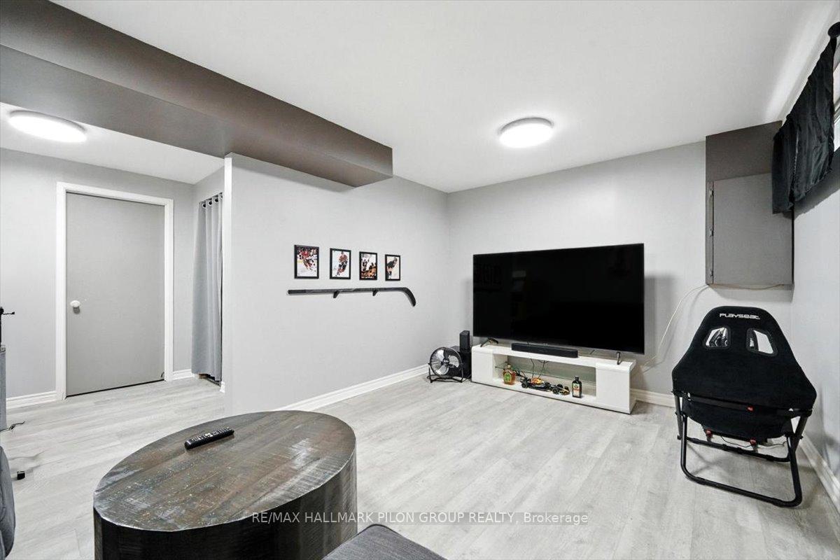Photo 16 of 1417 Ballard Court, Ottawa, Pineview — HOMEH