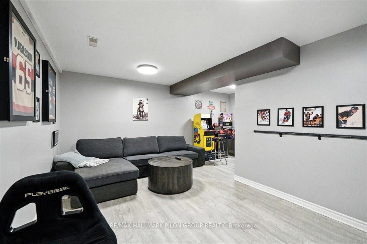 Photo 17 of 1417 Ballard Court, Ottawa, Pineview — HOMEH