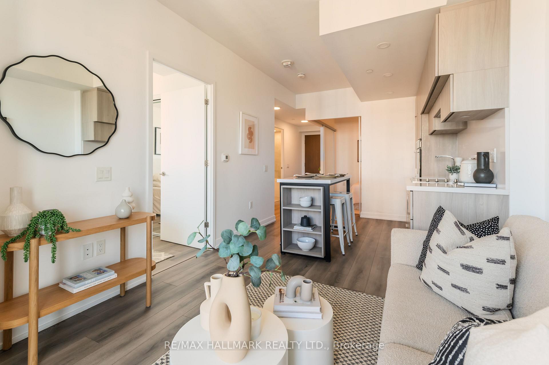 Photo 3 of Unit 2902, 39 Roehampton Avenue, Toronto, Mount Pleasant West — HOMEH