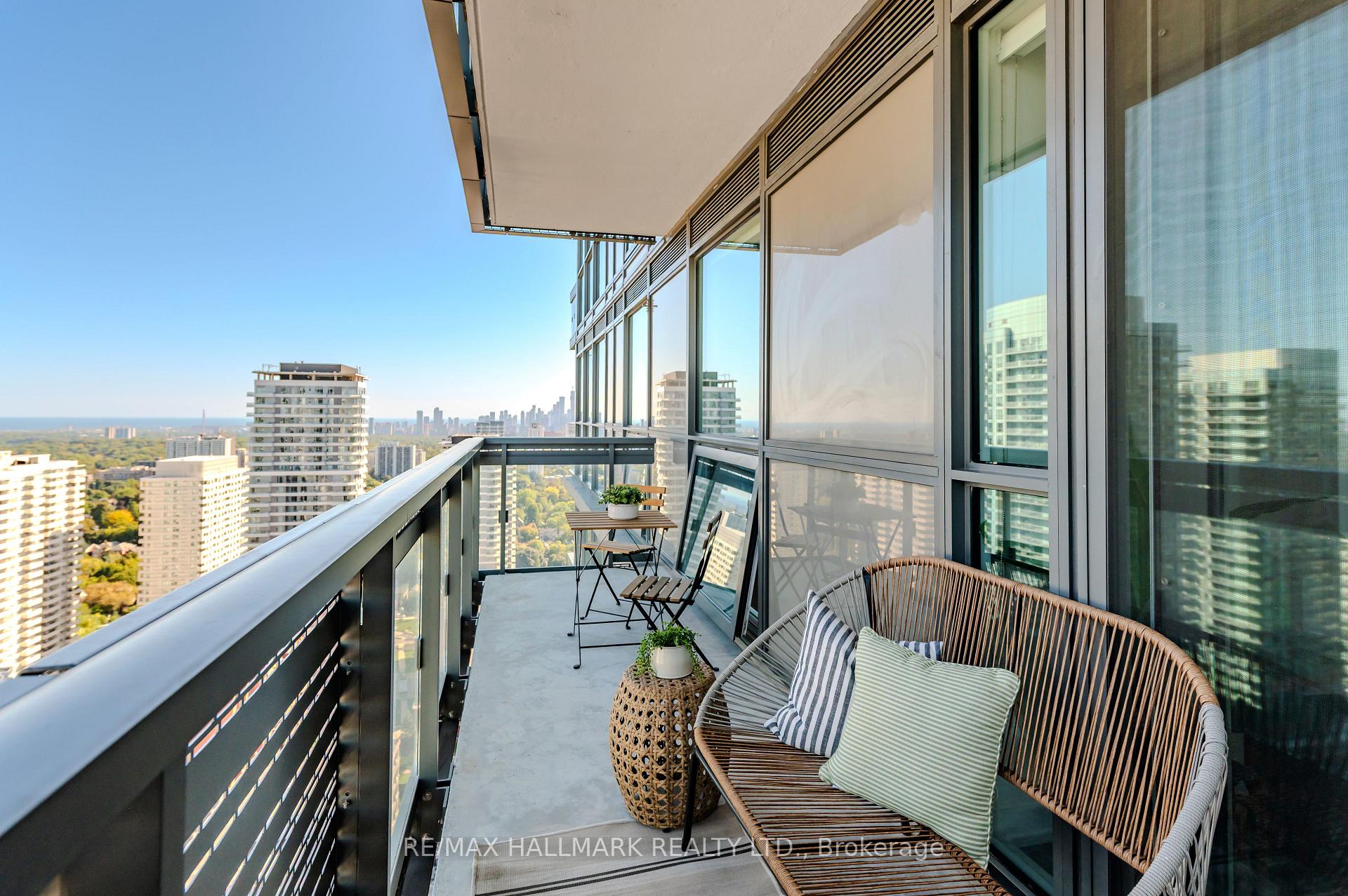 Photo 5 of Unit 2902, 39 Roehampton Avenue, Toronto, Mount Pleasant West — HOMEH