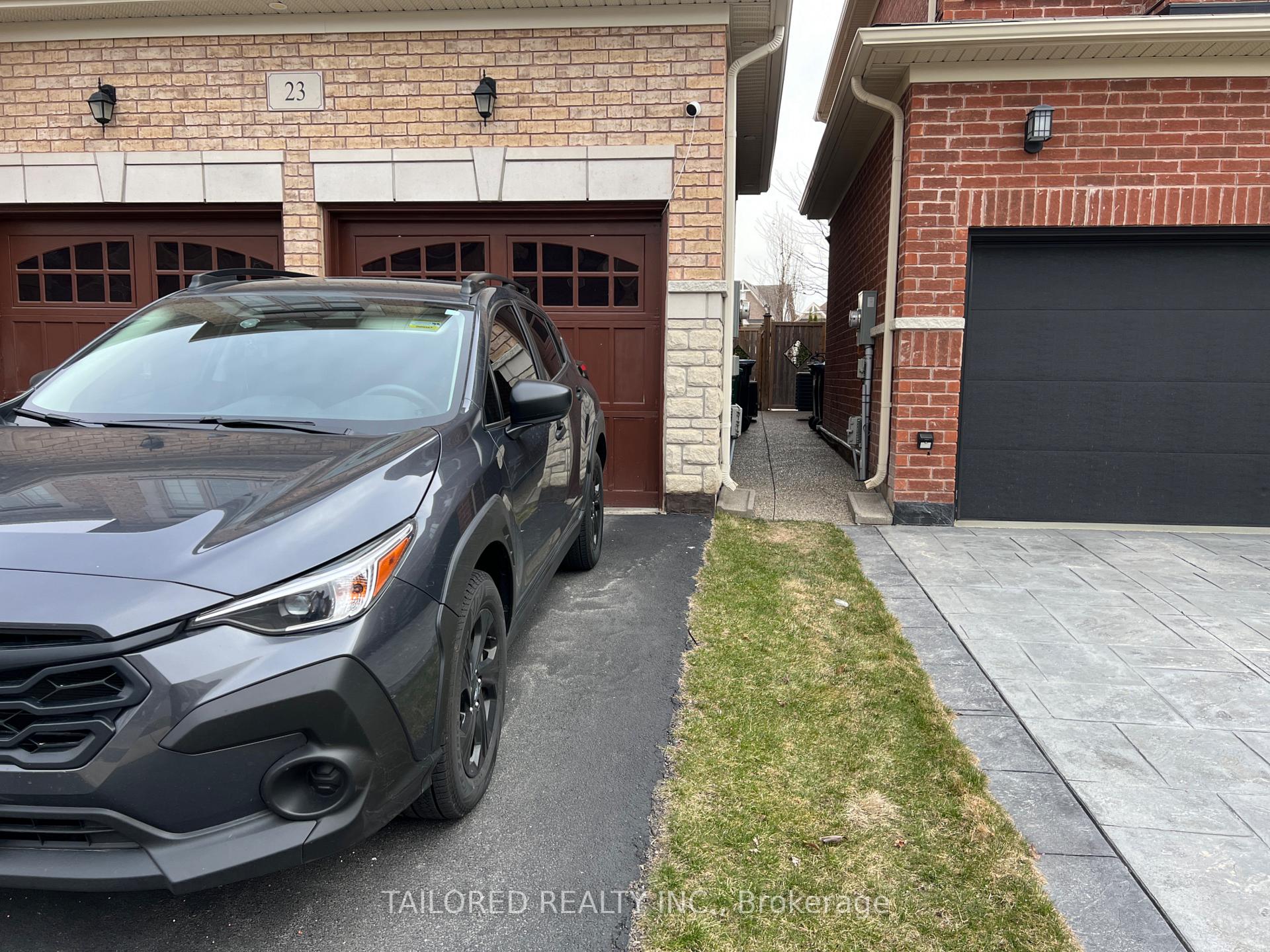 Front of 23 Fieldstone Lane Avenue