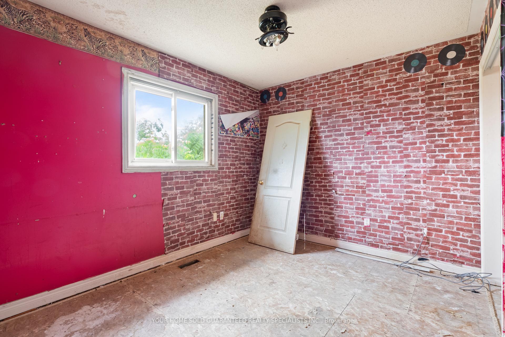 Photo 18 of 386 Emms Drive, Barrie, Holly — HOMEH