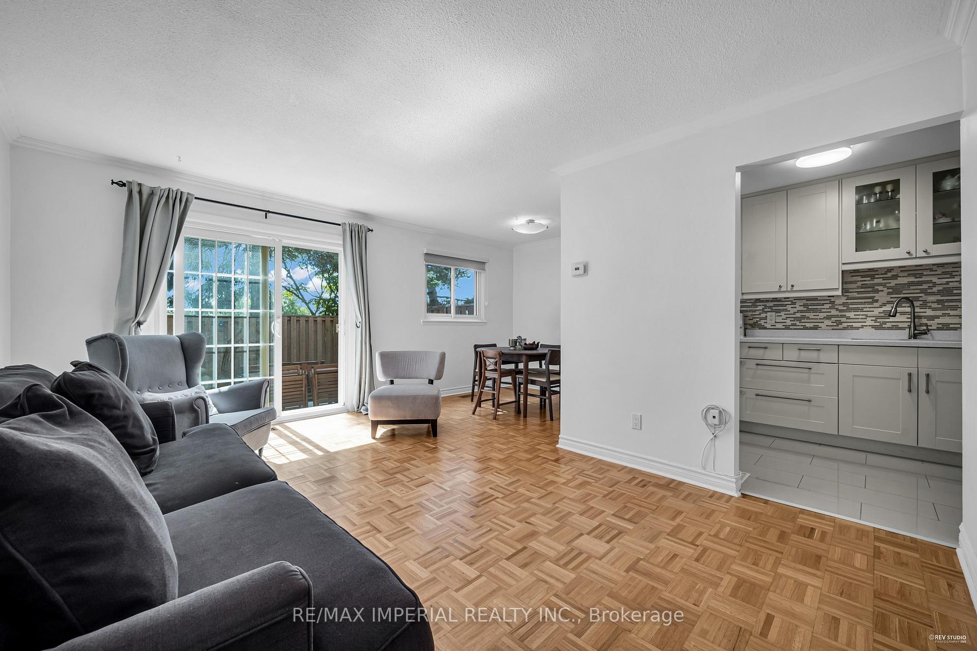 Photo 7 of 24 Norris Way, Markham, Aileen-Willowbrook — HOMEH