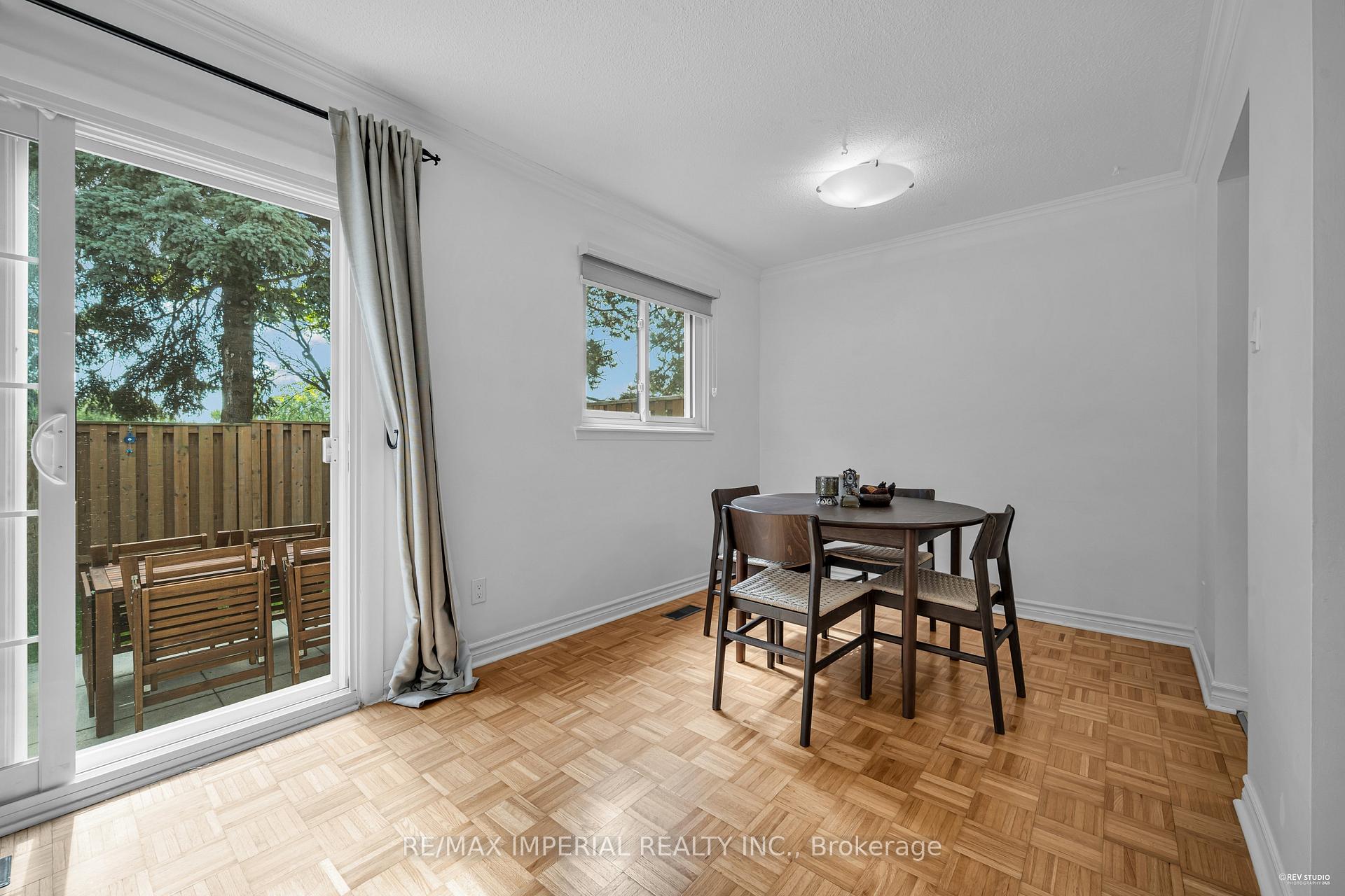 Photo 8 of 24 Norris Way, Markham, Aileen-Willowbrook — HOMEH
