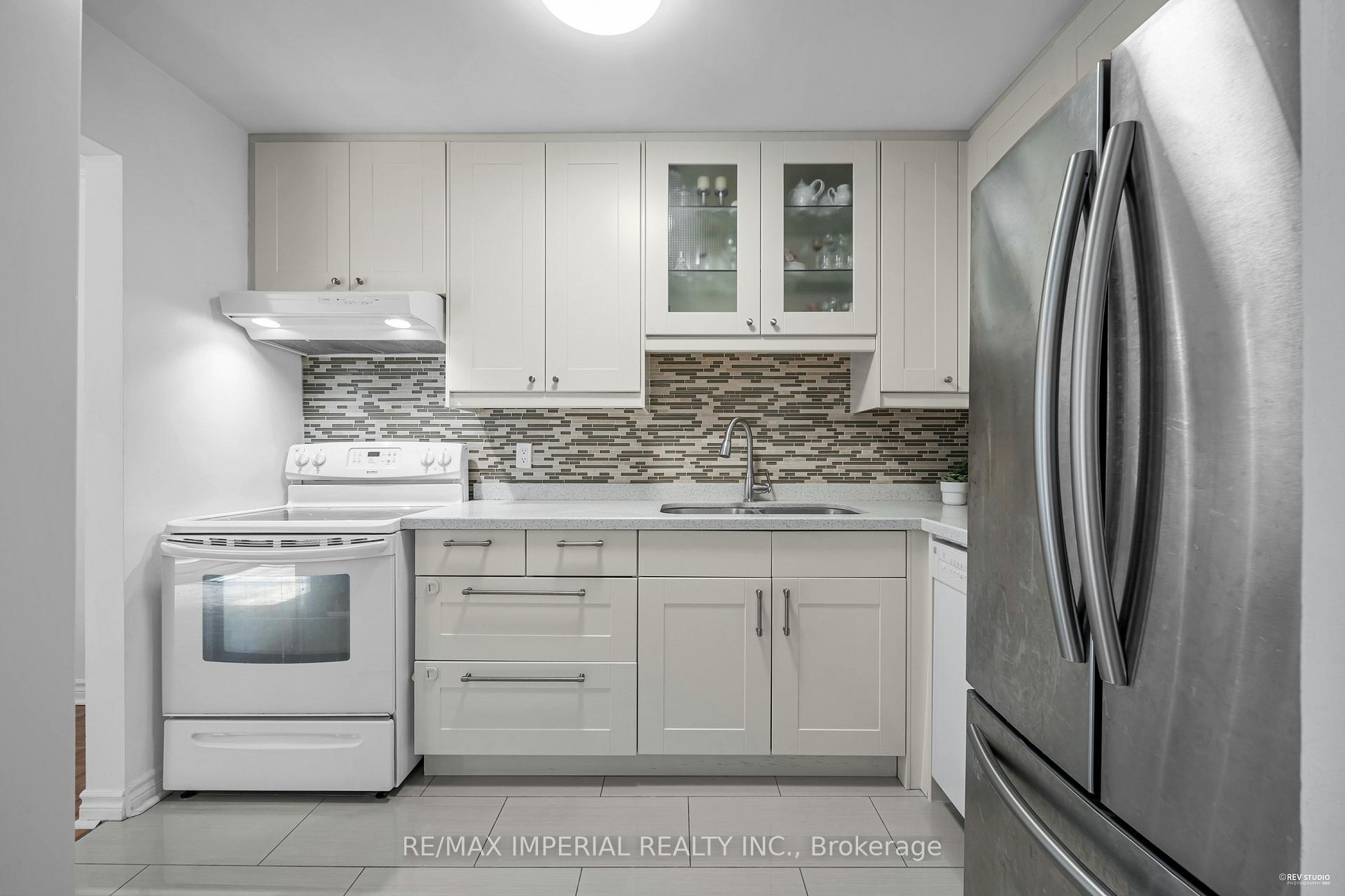 Photo 13 of 24 Norris Way, Markham, Aileen-Willowbrook — HOMEH