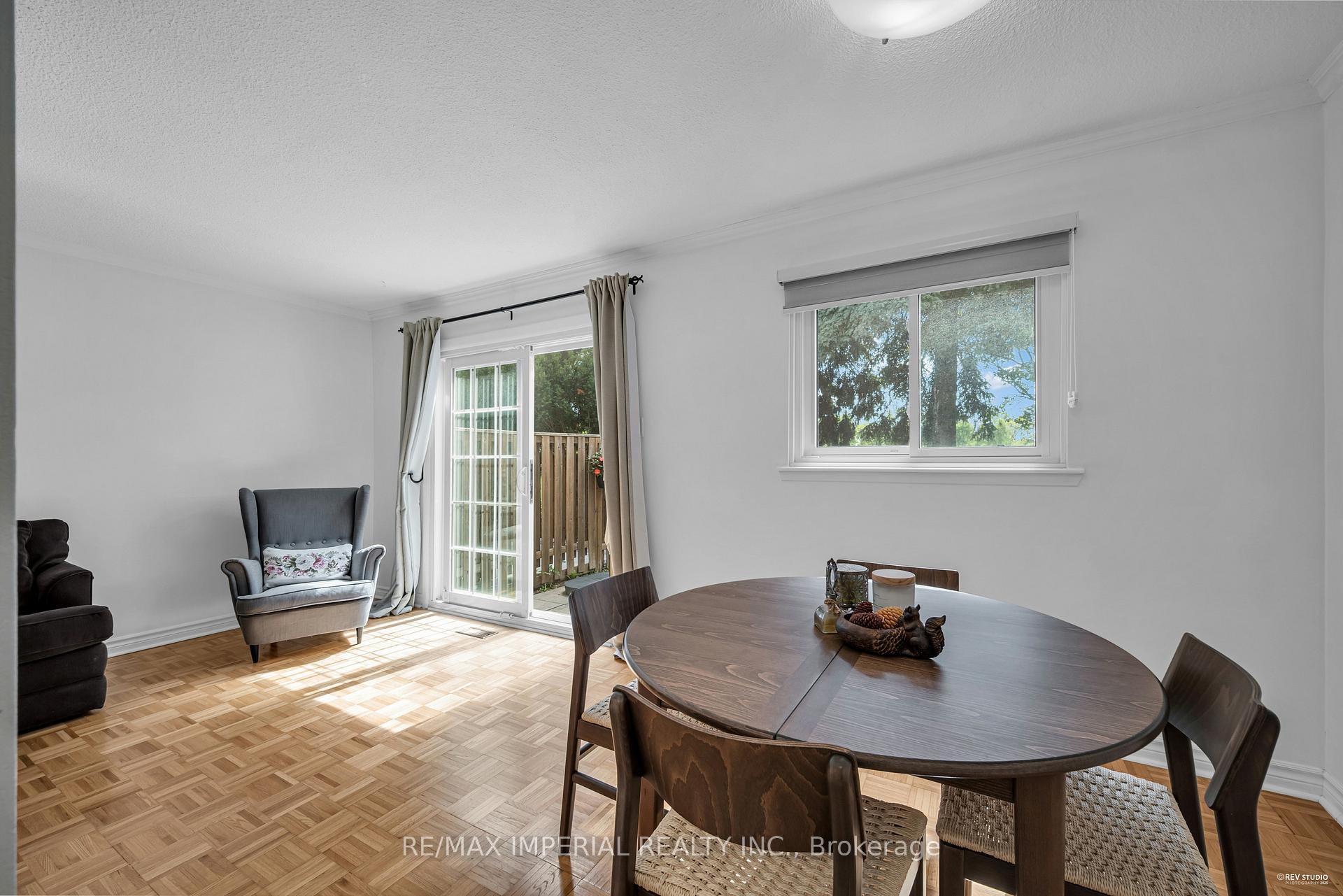 Photo 16 of 24 Norris Way, Markham, Aileen-Willowbrook — HOMEH