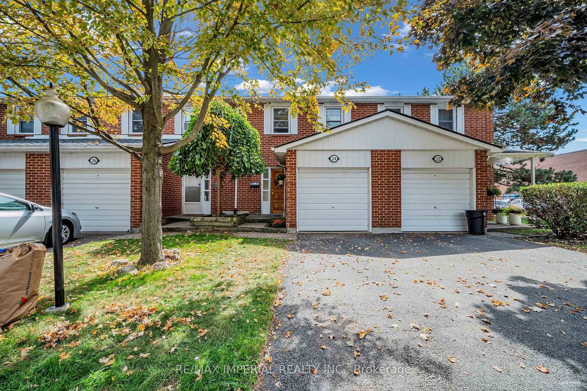 Photo 2 of 24 Norris Way, Markham, Aileen-Willowbrook — HOMEH