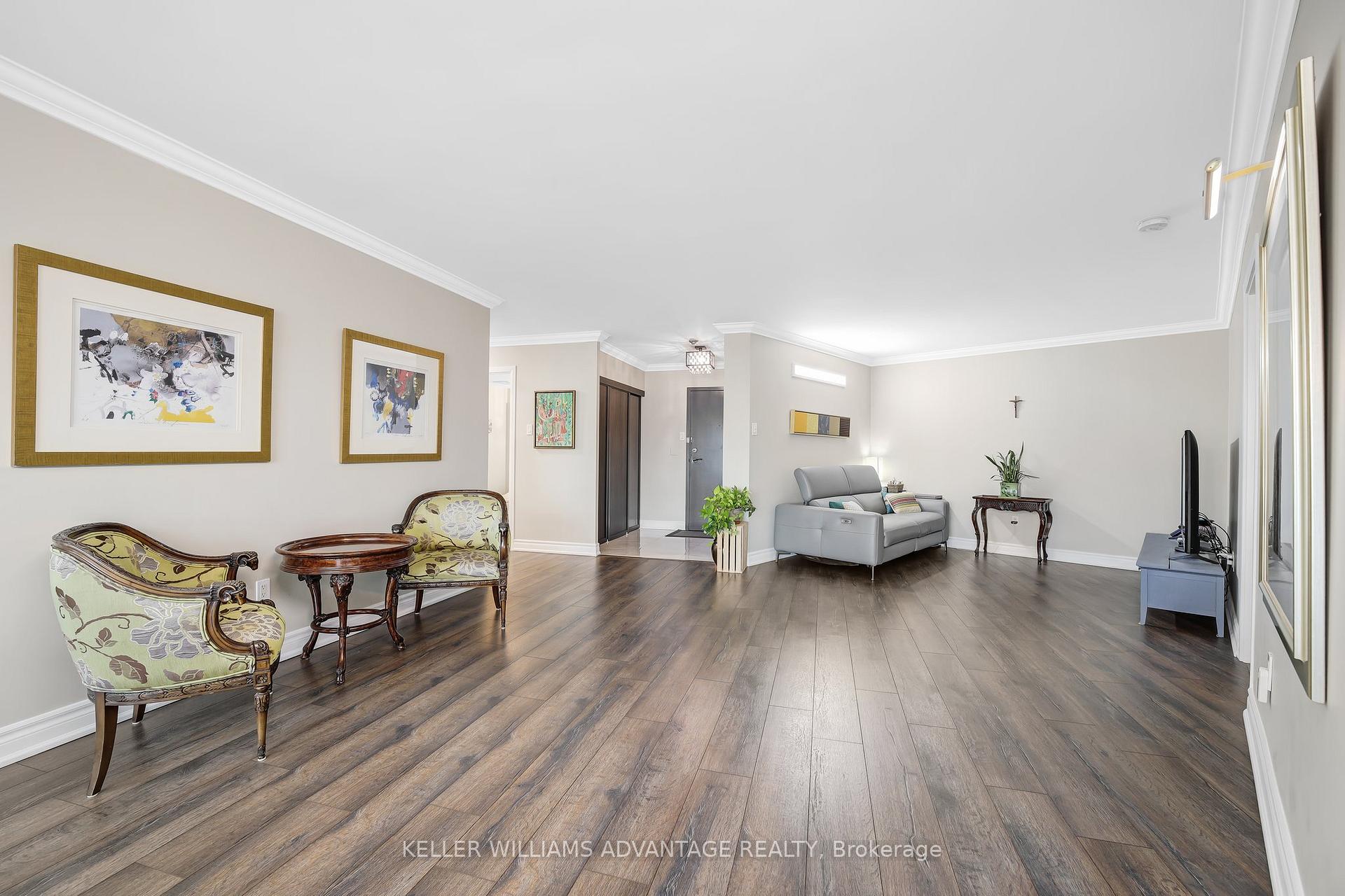 Photo 3 of Unit 918, 7905 Bayview Avenue, Markham, Aileen-Willowbrook — HOMEH