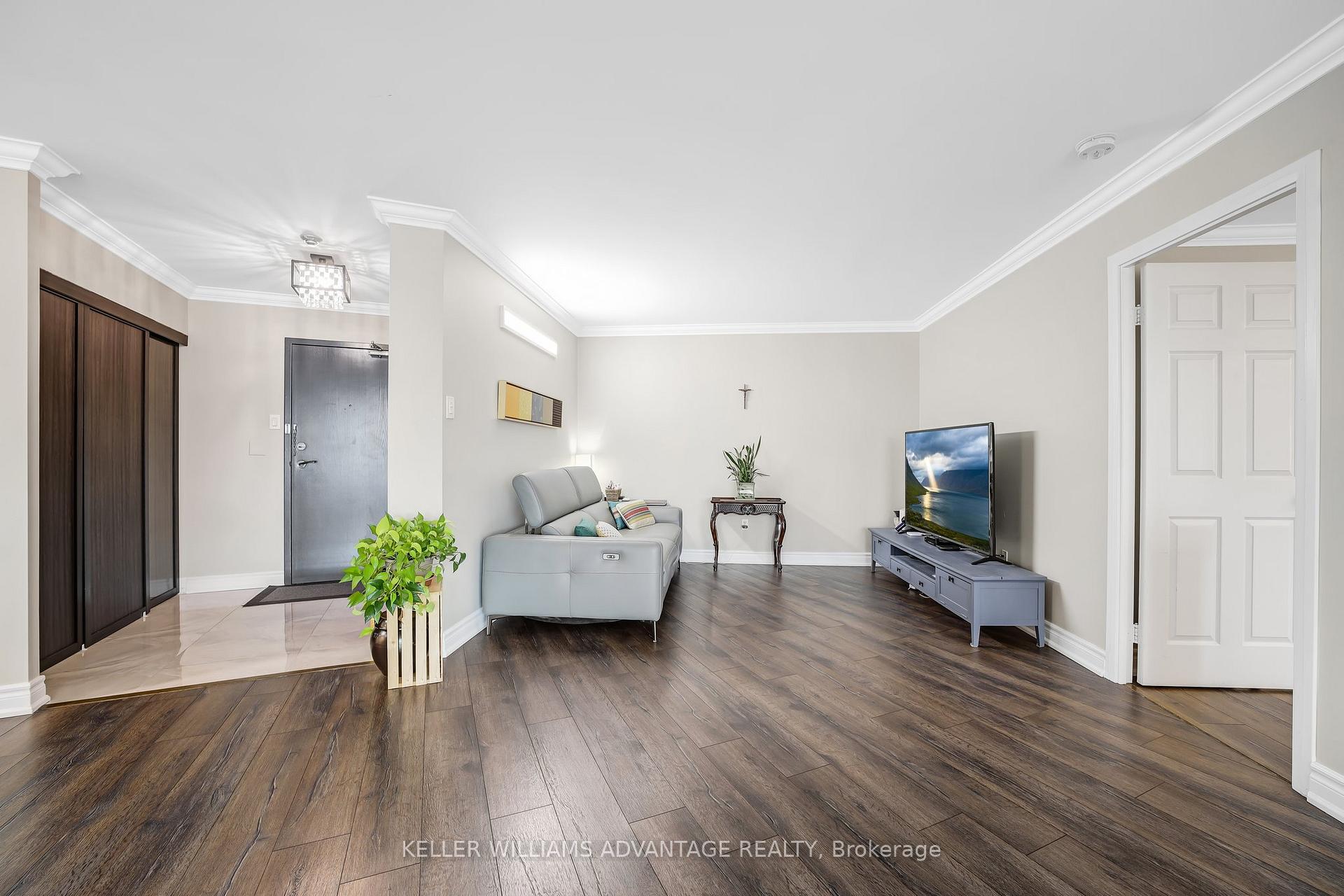 Photo 4 of Unit 918, 7905 Bayview Avenue, Markham, Aileen-Willowbrook — HOMEH