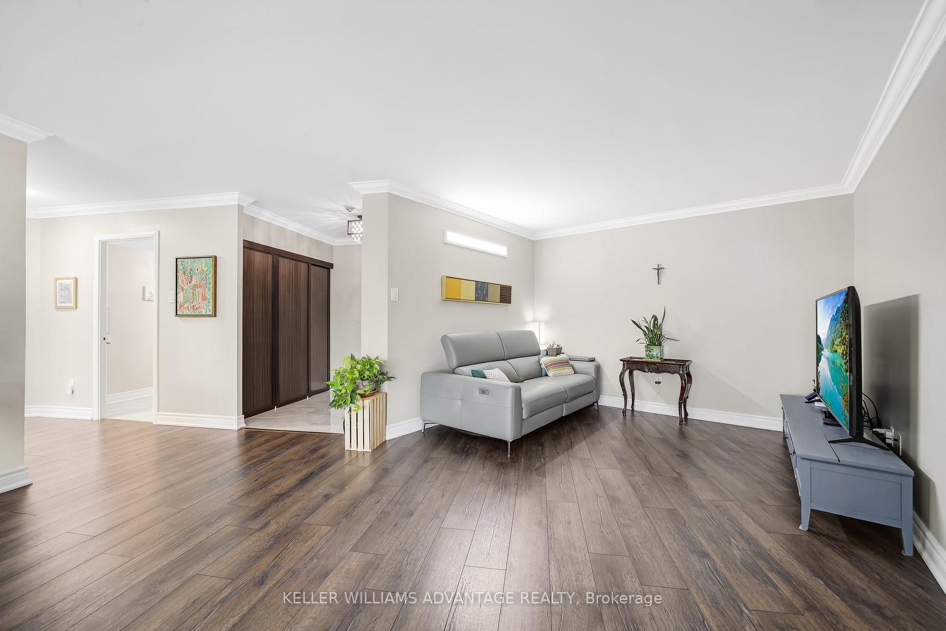 Photo 5 of Unit 918, 7905 Bayview Avenue, Markham, Aileen-Willowbrook — HOMEH