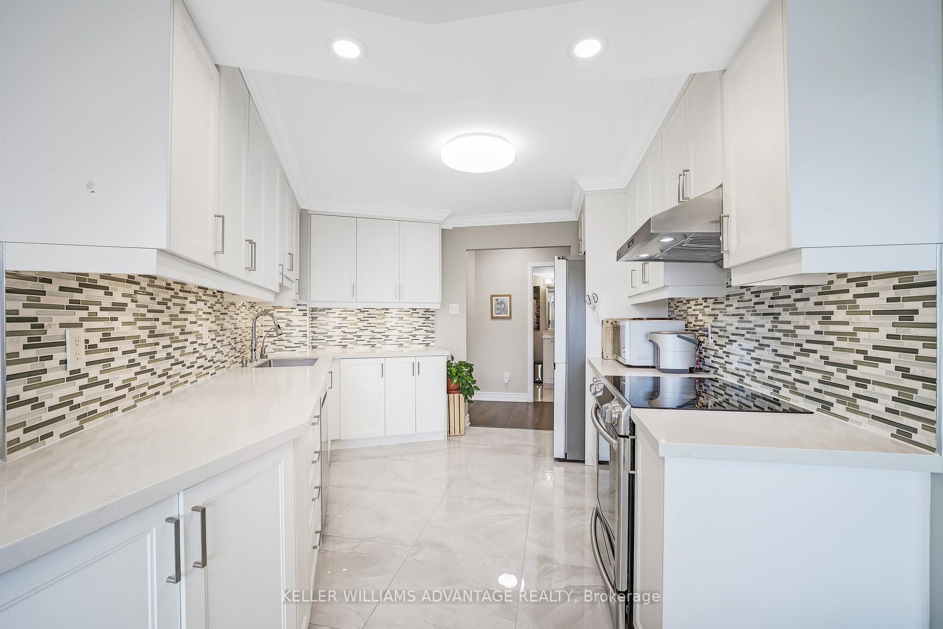 Photo 17 of Unit 918, 7905 Bayview Avenue, Markham, Aileen-Willowbrook — HOMEH