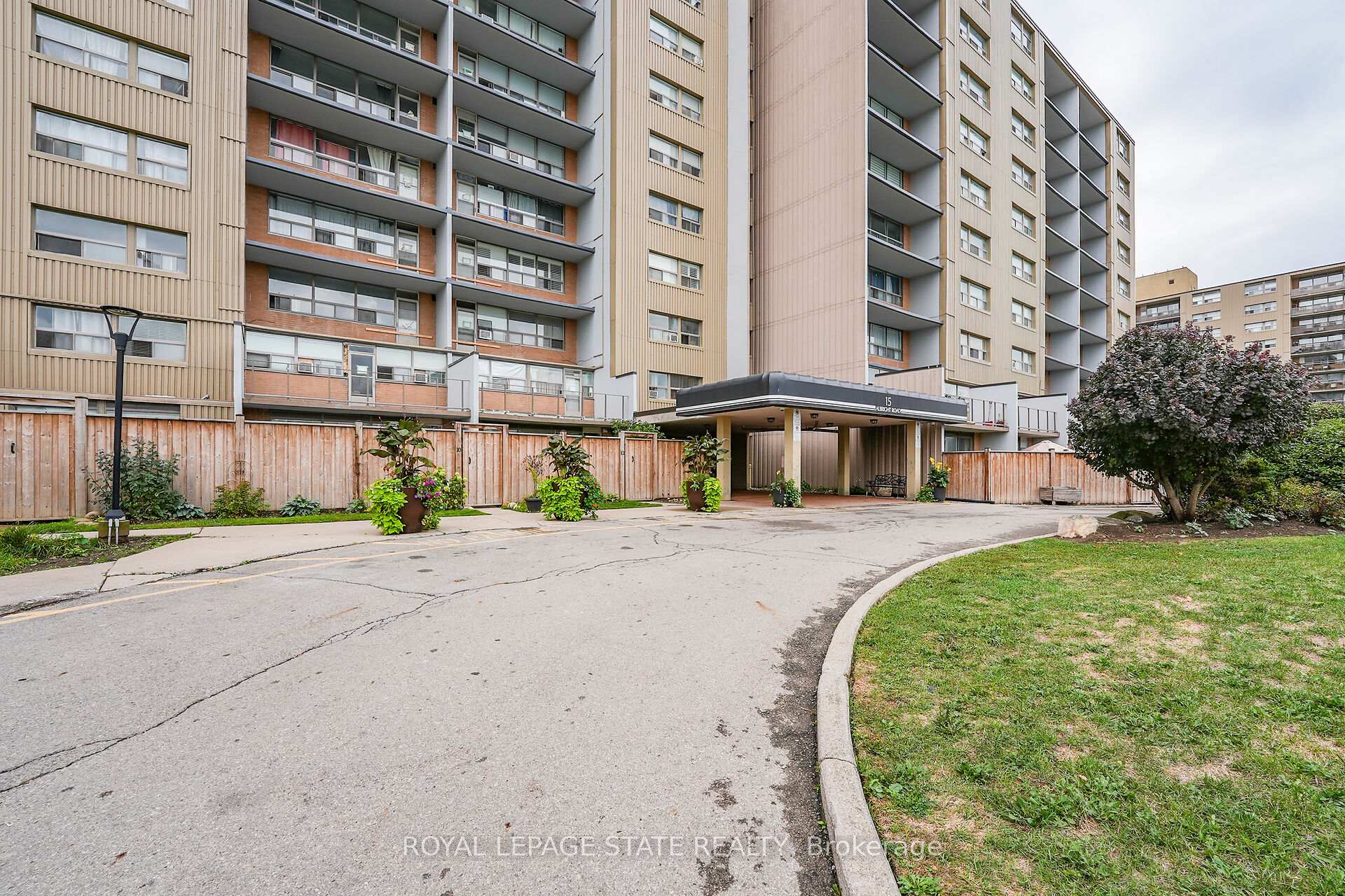 Photo 2 of Unit 605, 15 Albright Road, Hamilton, Vincent — HOMEH