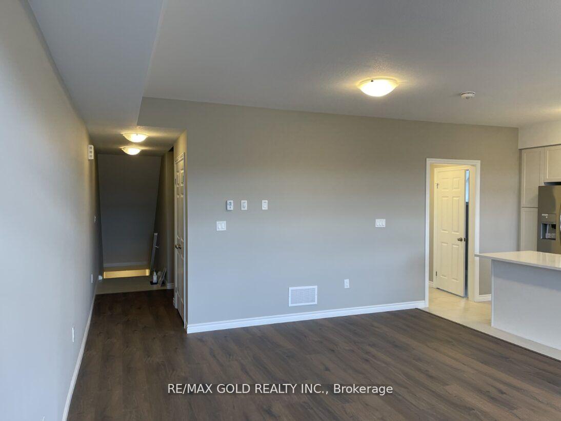 Photo 8 of 78 Wheat Lane, Kitchener — HOMEH