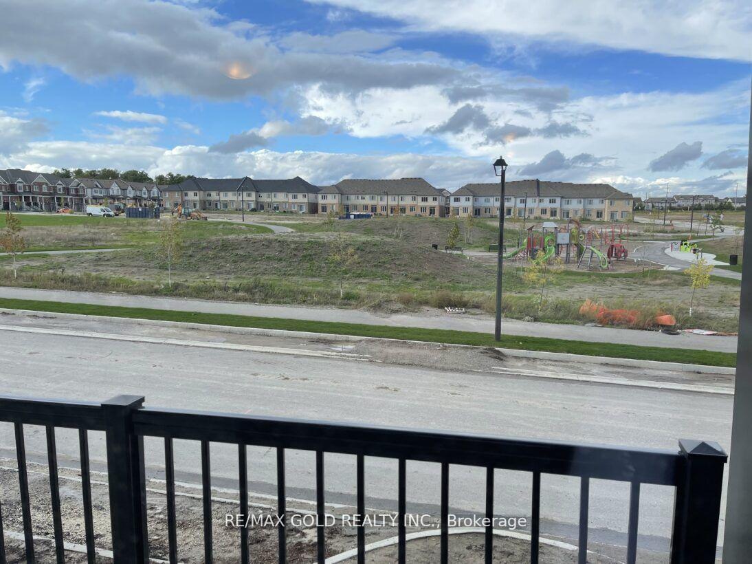 Photo 10 of 78 Wheat Lane, Kitchener — HOMEH