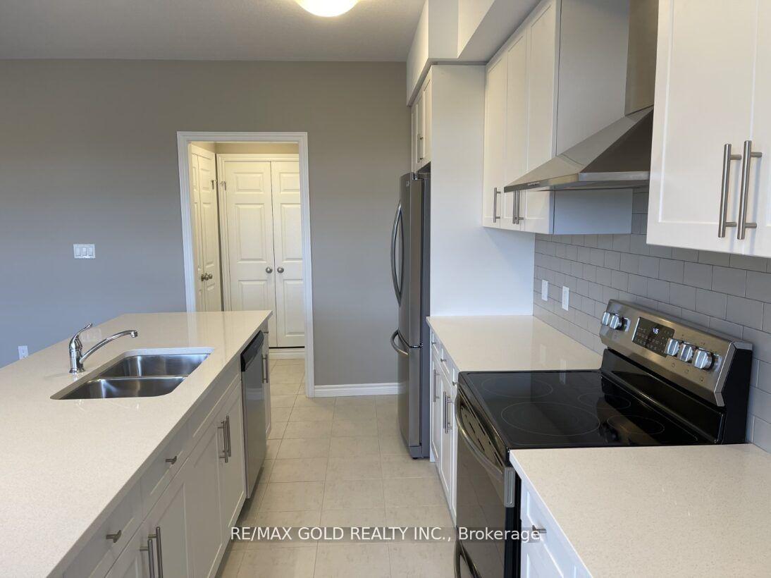 Photo 13 of 78 Wheat Lane, Kitchener — HOMEH