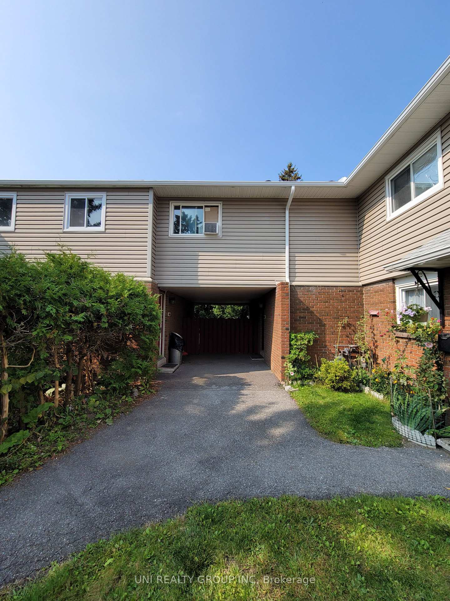 Front of Unit H, 1460 Heatherington Road