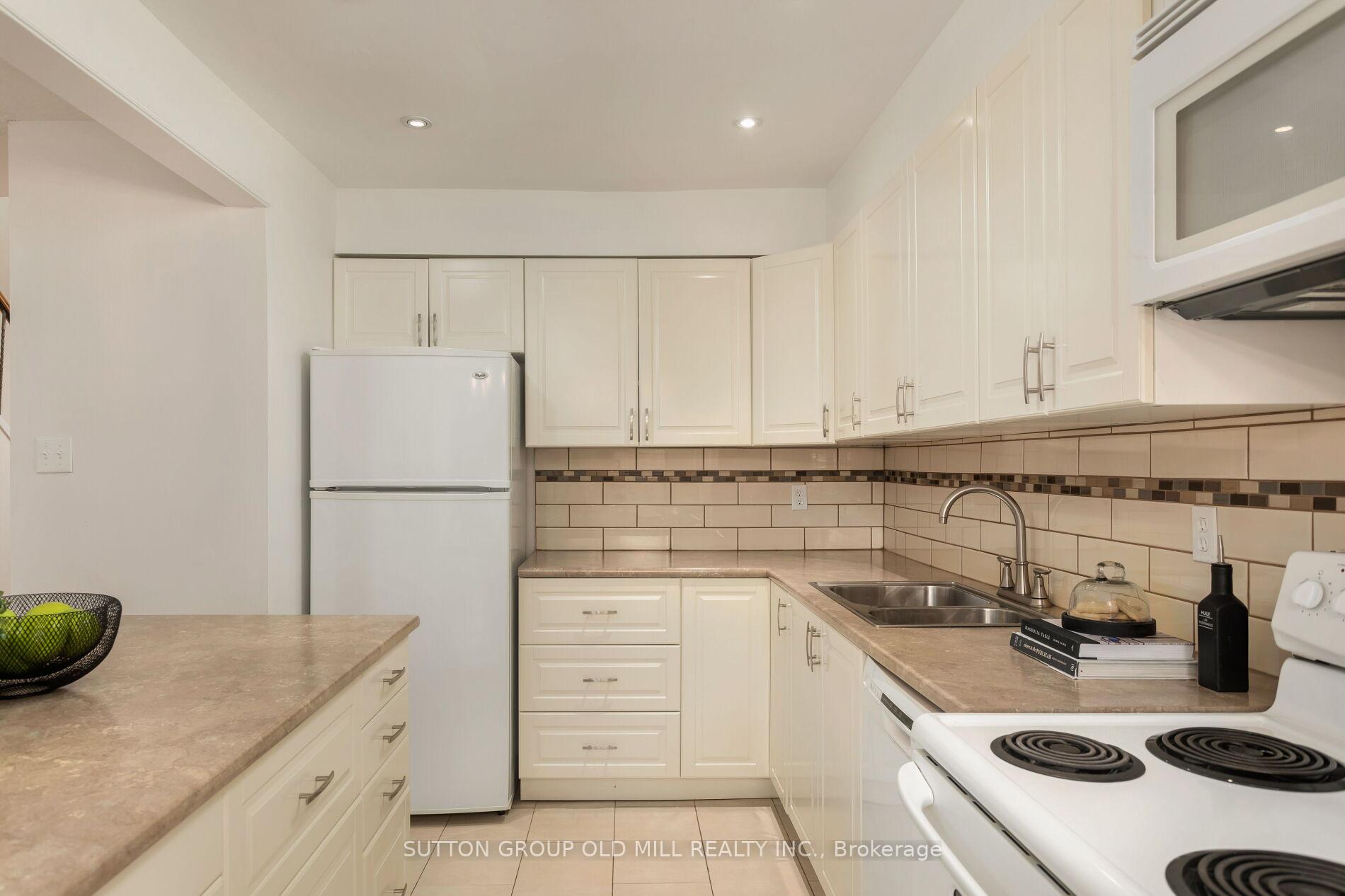Photo 9 of 17 Lindisfarne Way, Markham, Markham Village — HOMEH