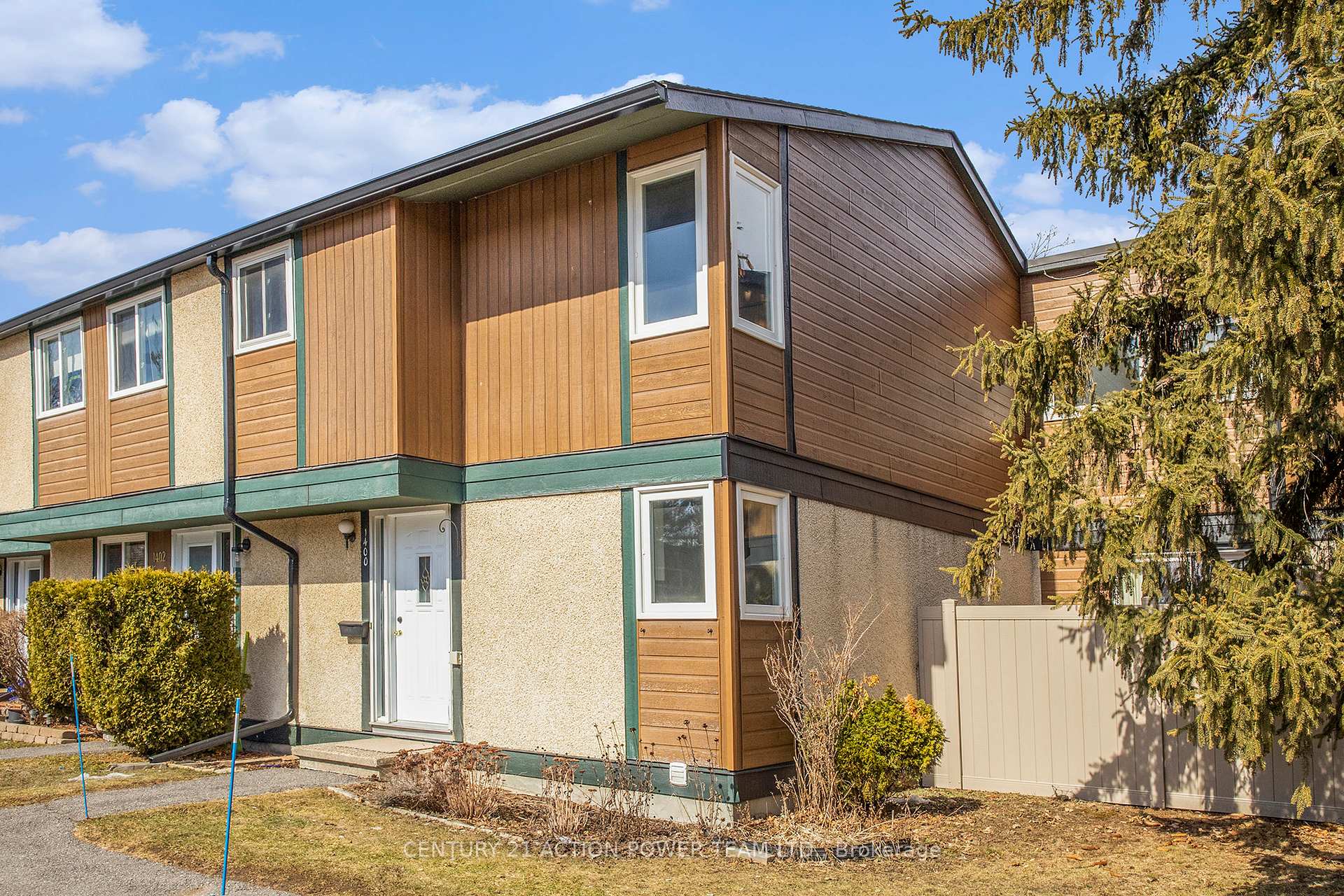 Photo 3 of Unit 1400, 1400 Ridgebrook Drive S, Ottawa, Pineview — HOMEH