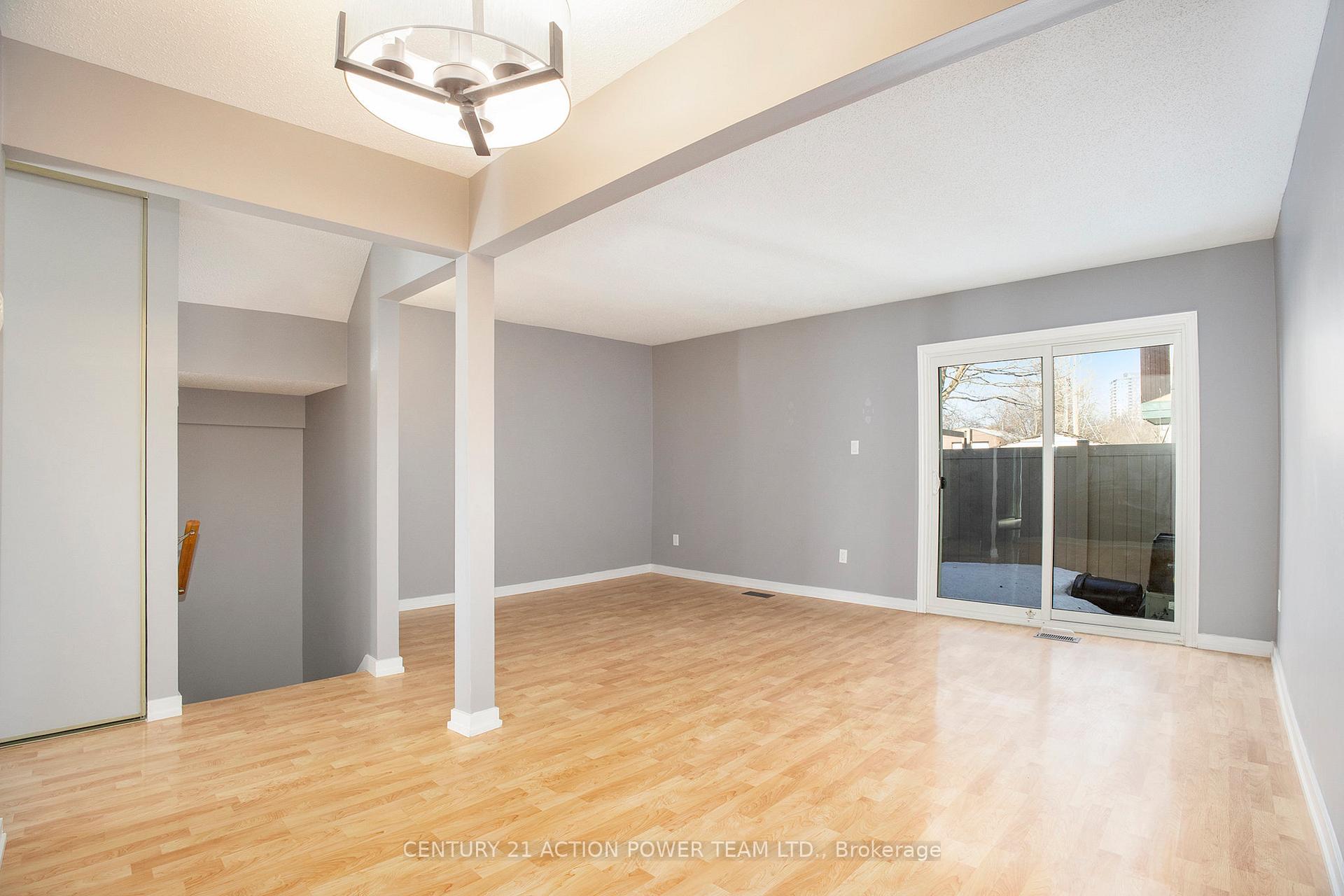 Photo 8 of Unit 1400, 1400 Ridgebrook Drive S, Ottawa, Pineview — HOMEH