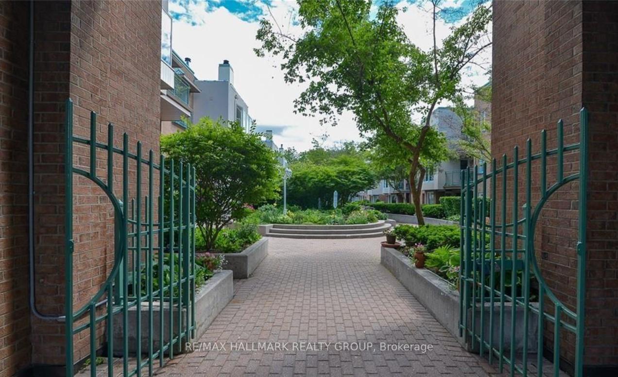 Photo 7 of Unit 202 C, 997 North River Road, Ottawa, Overbrook — HOMEH
