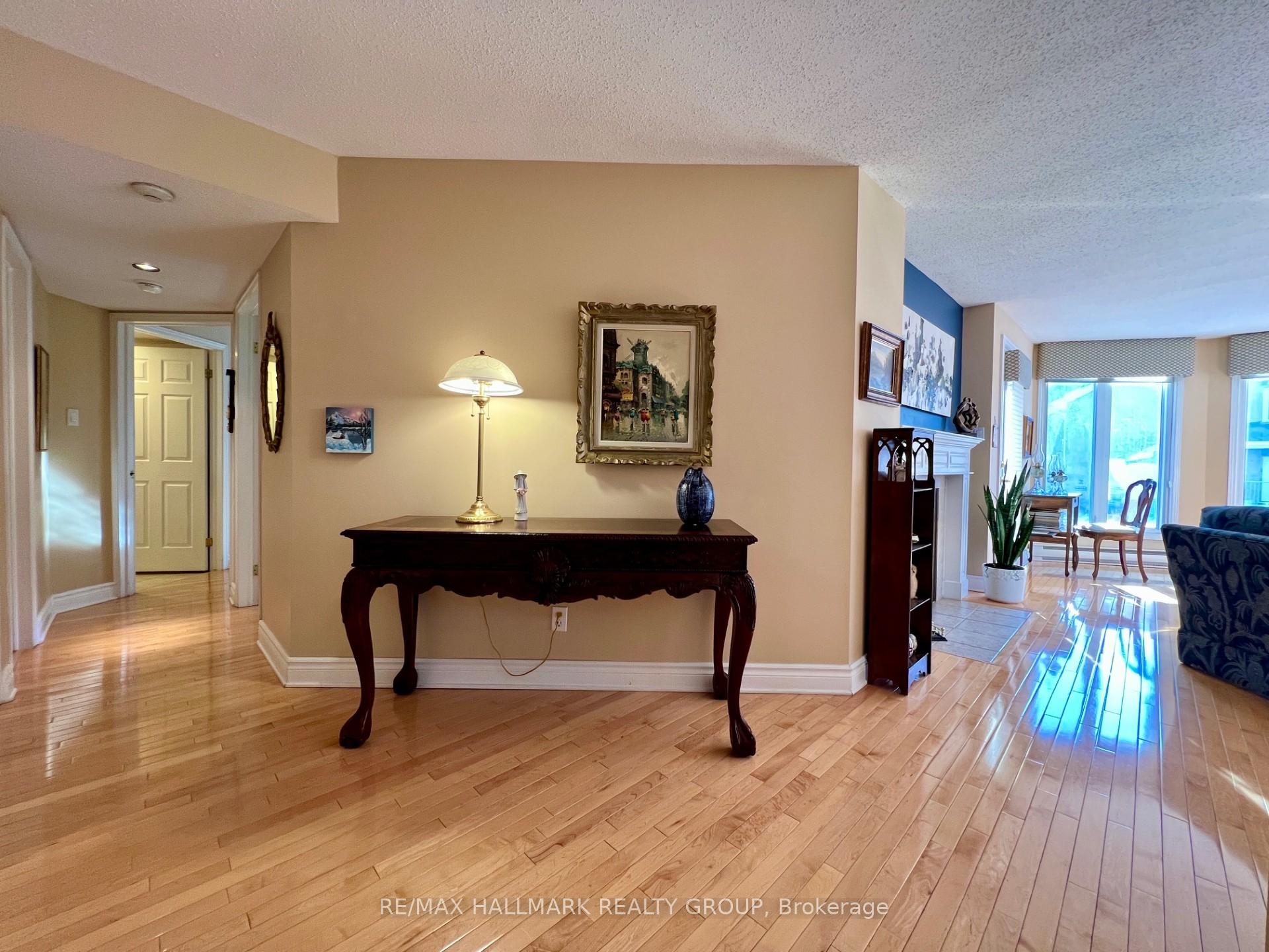 Photo 11 of Unit 202 C, 997 North River Road, Ottawa, Overbrook — HOMEH