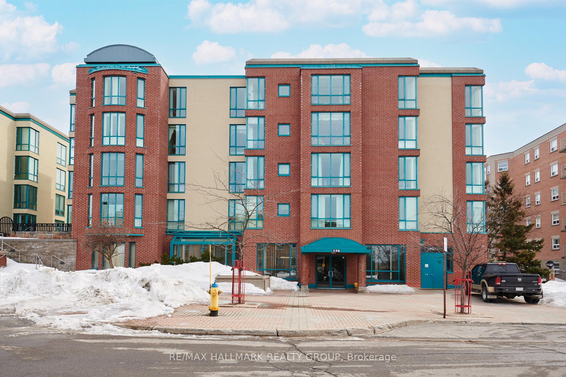 Front of Unit 511, 330 Centrum Boulevard