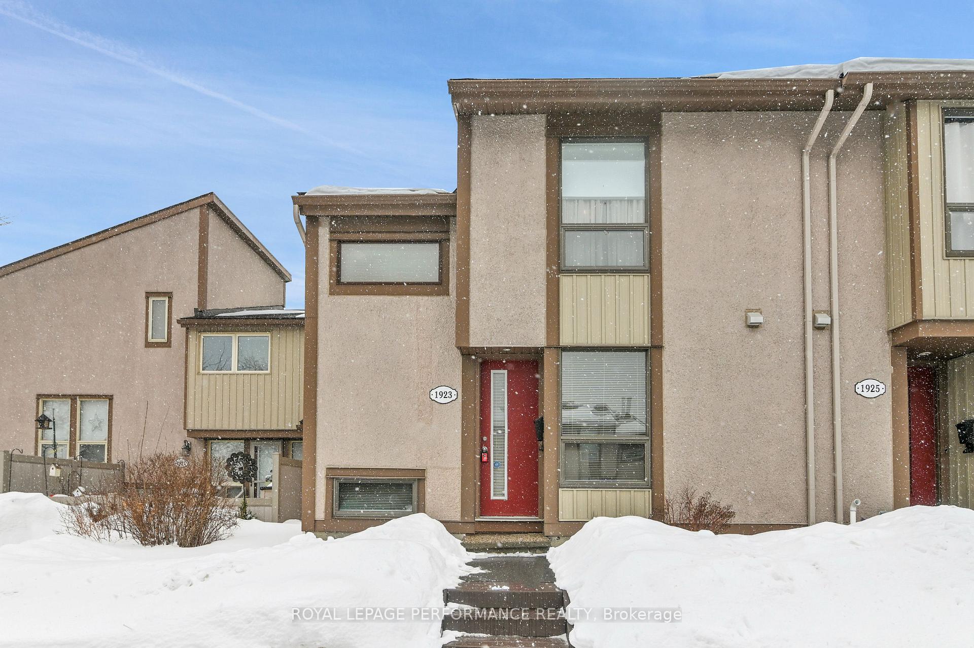 Photo 1 of 1923 Stonehenge Crescent, Ottawa, Pineview — HOMEH