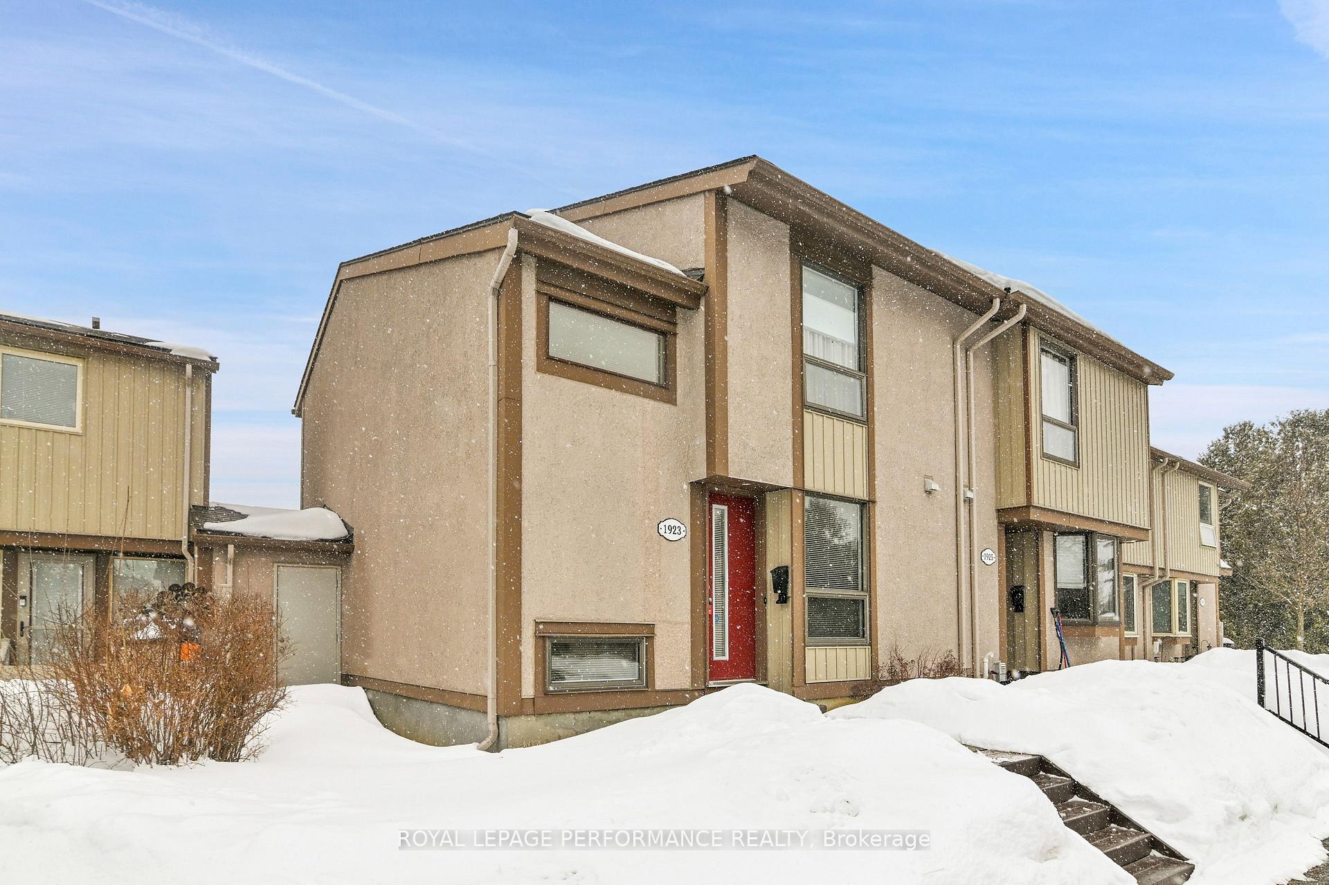 Photo 2 of 1923 Stonehenge Crescent, Ottawa, Pineview — HOMEH