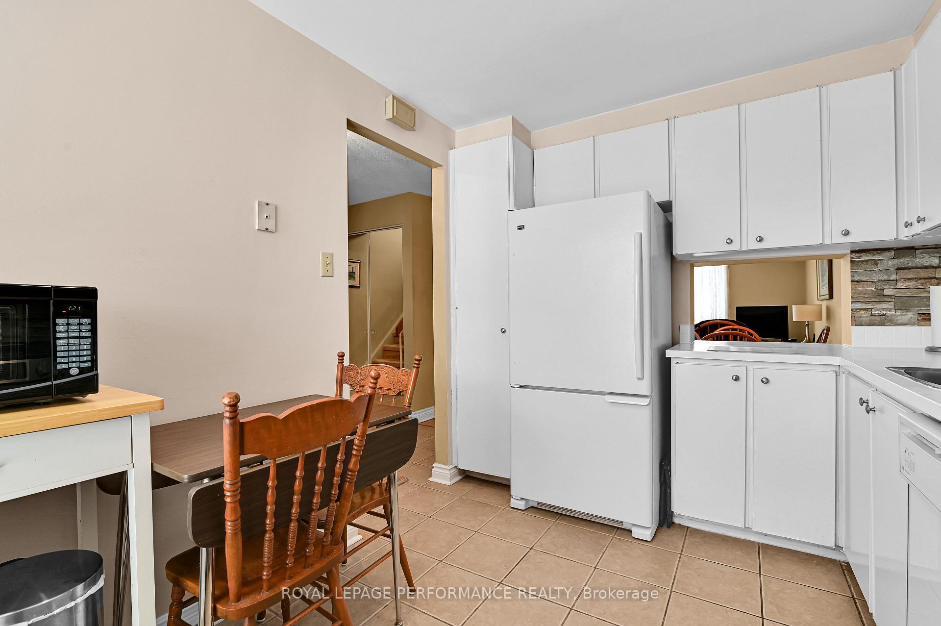 Photo 7 of 1923 Stonehenge Crescent, Ottawa, Pineview — HOMEH