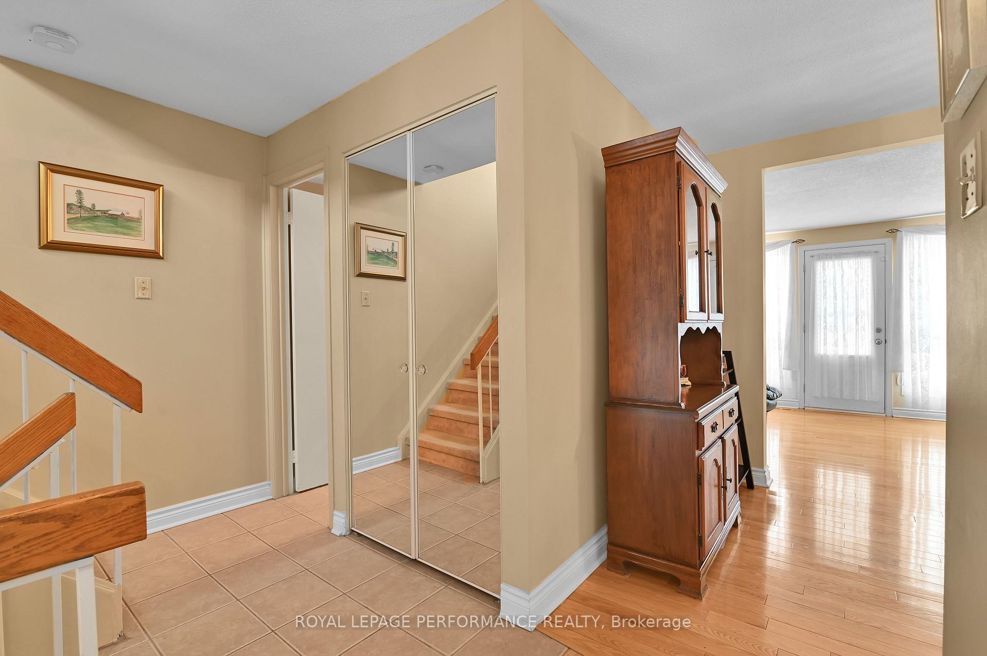 Photo 8 of 1923 Stonehenge Crescent, Ottawa, Pineview — HOMEH