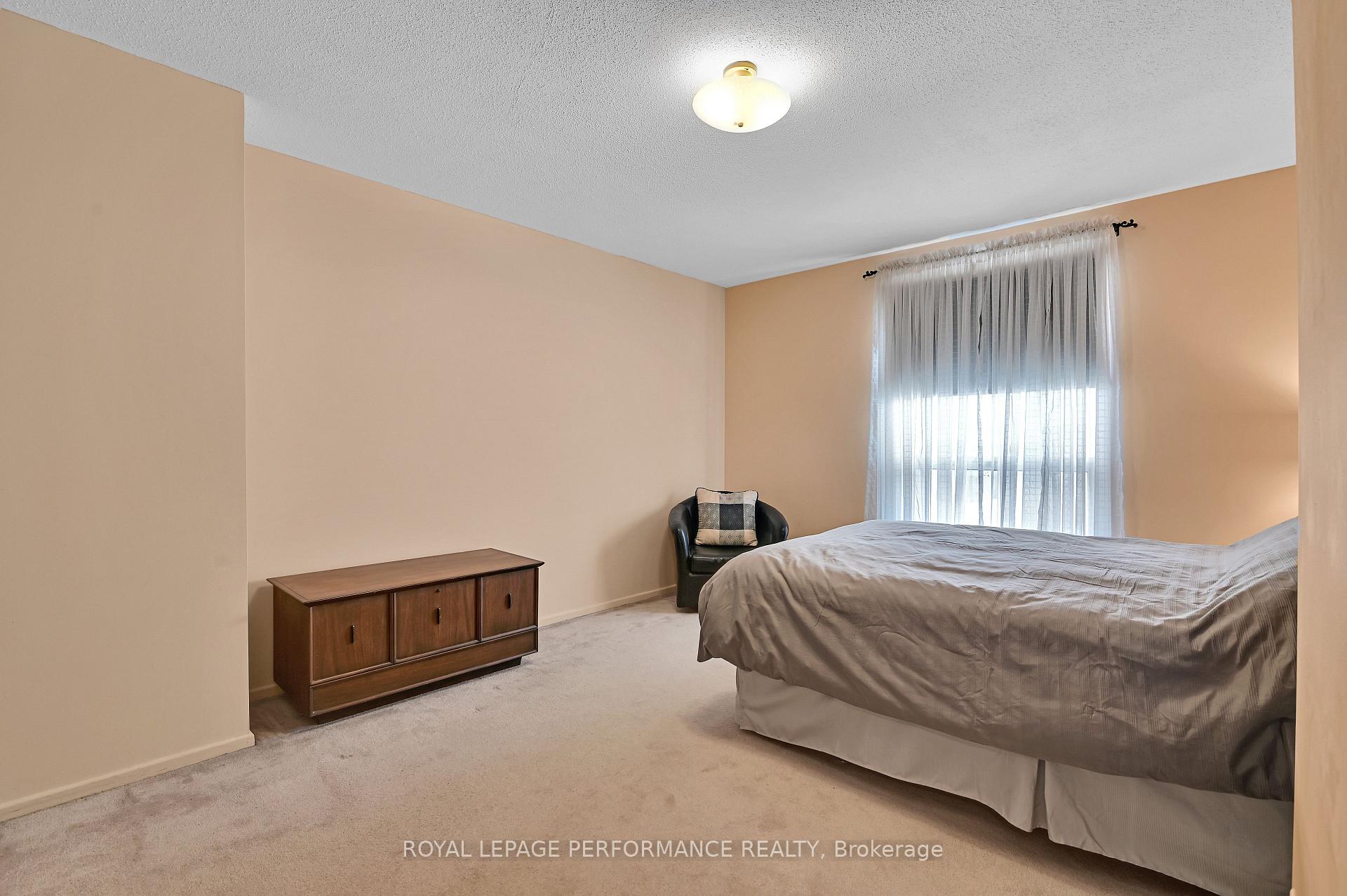 Photo 17 of 1923 Stonehenge Crescent, Ottawa, Pineview — HOMEH