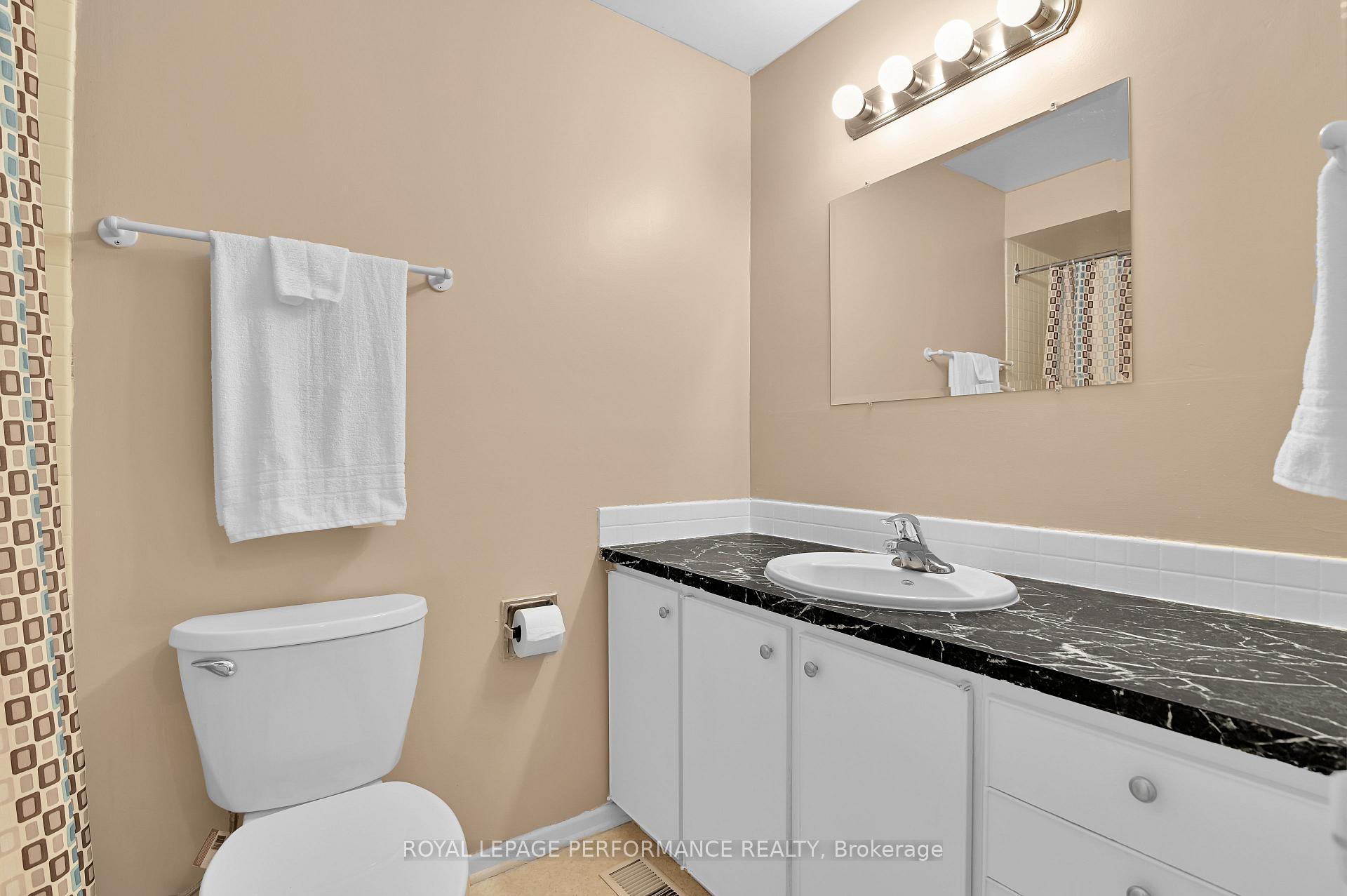 Photo 21 of 1923 Stonehenge Crescent, Ottawa, Pineview — HOMEH