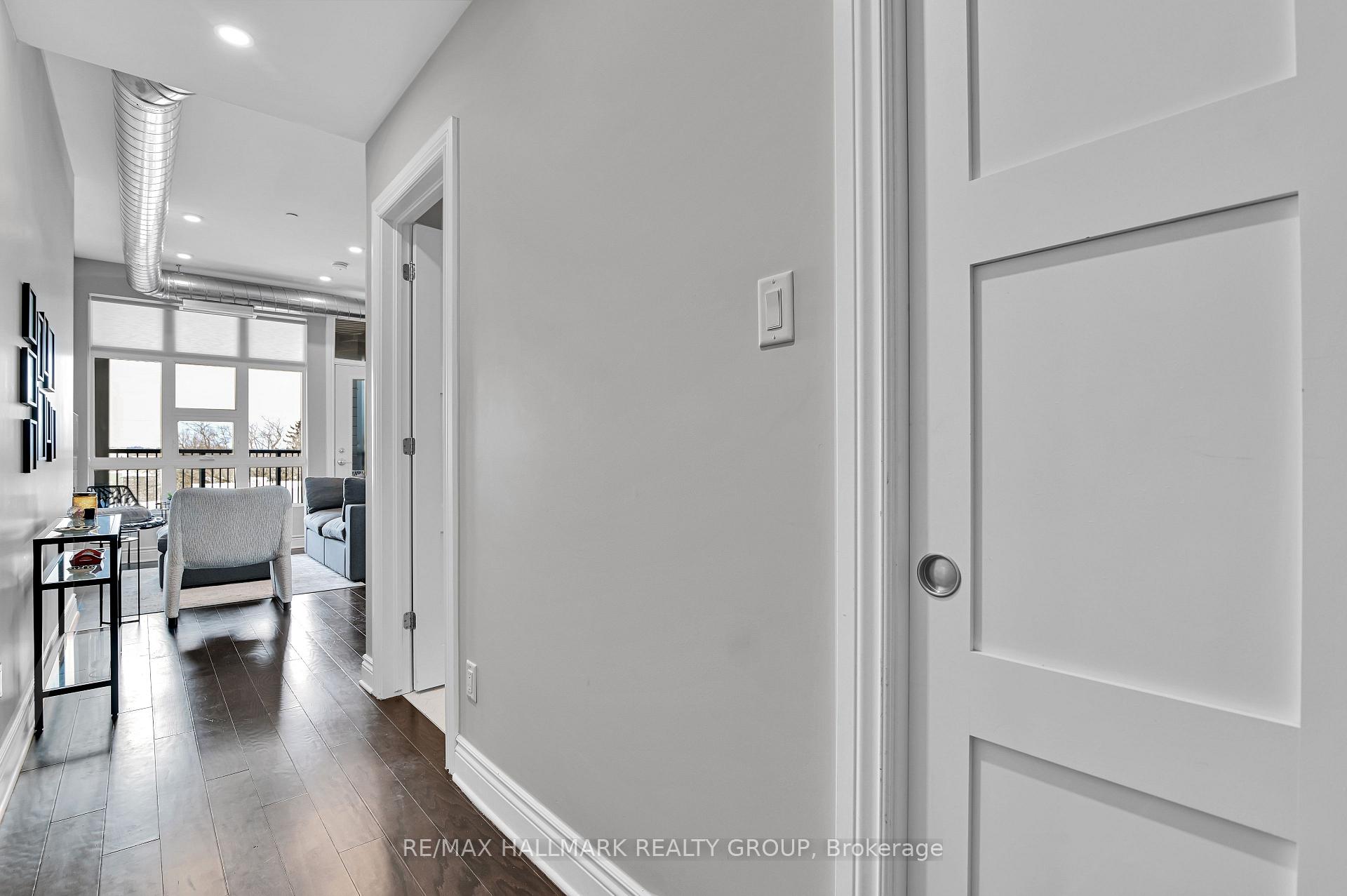 Photo 4 of Unit 403, 101 Pinhey Street, Ottawa, Hintonburg — HOMEH