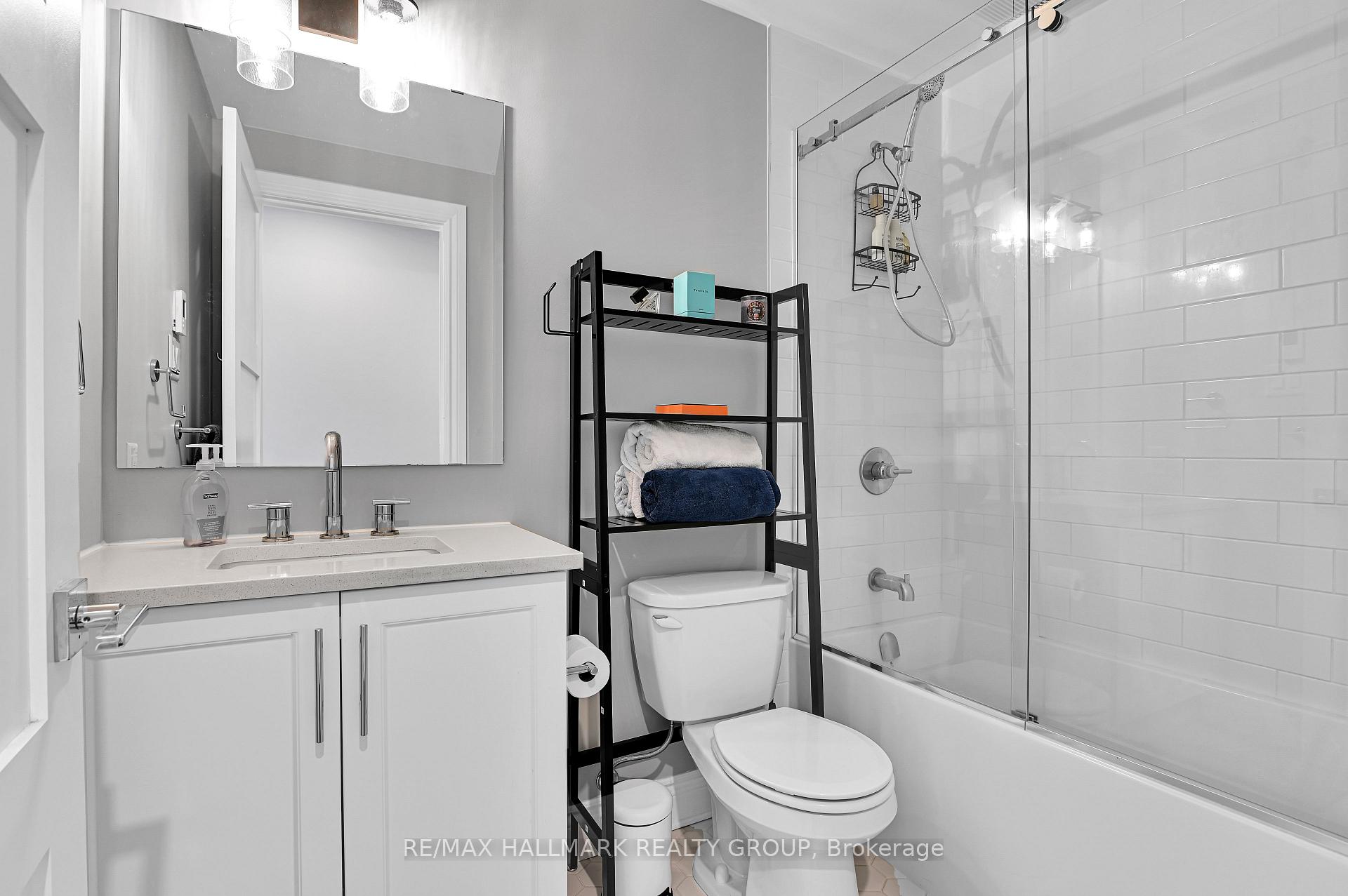 Photo 6 of Unit 403, 101 Pinhey Street, Ottawa, Hintonburg — HOMEH