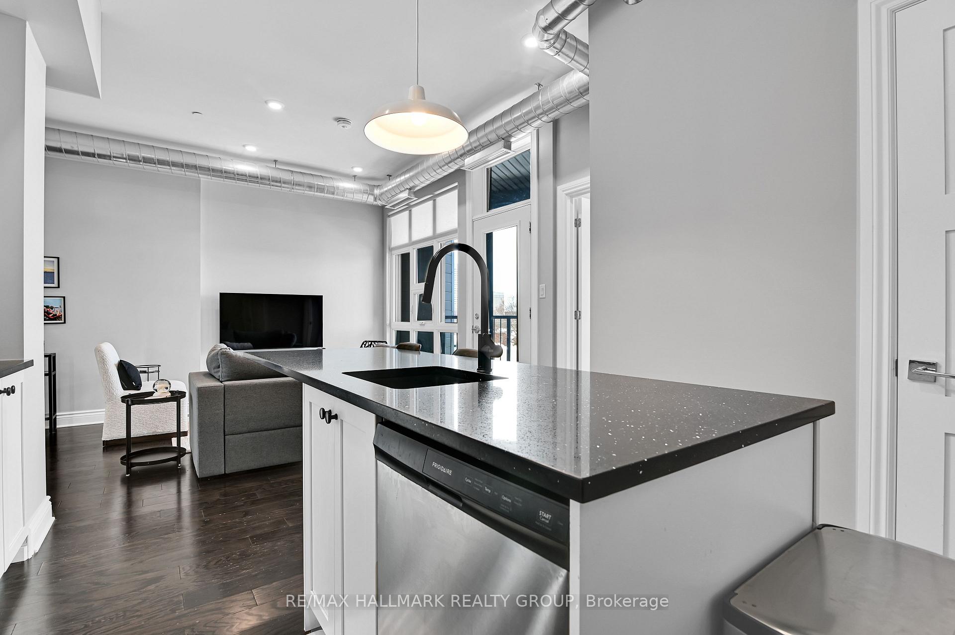 Photo 15 of Unit 403, 101 Pinhey Street, Ottawa, Hintonburg — HOMEH