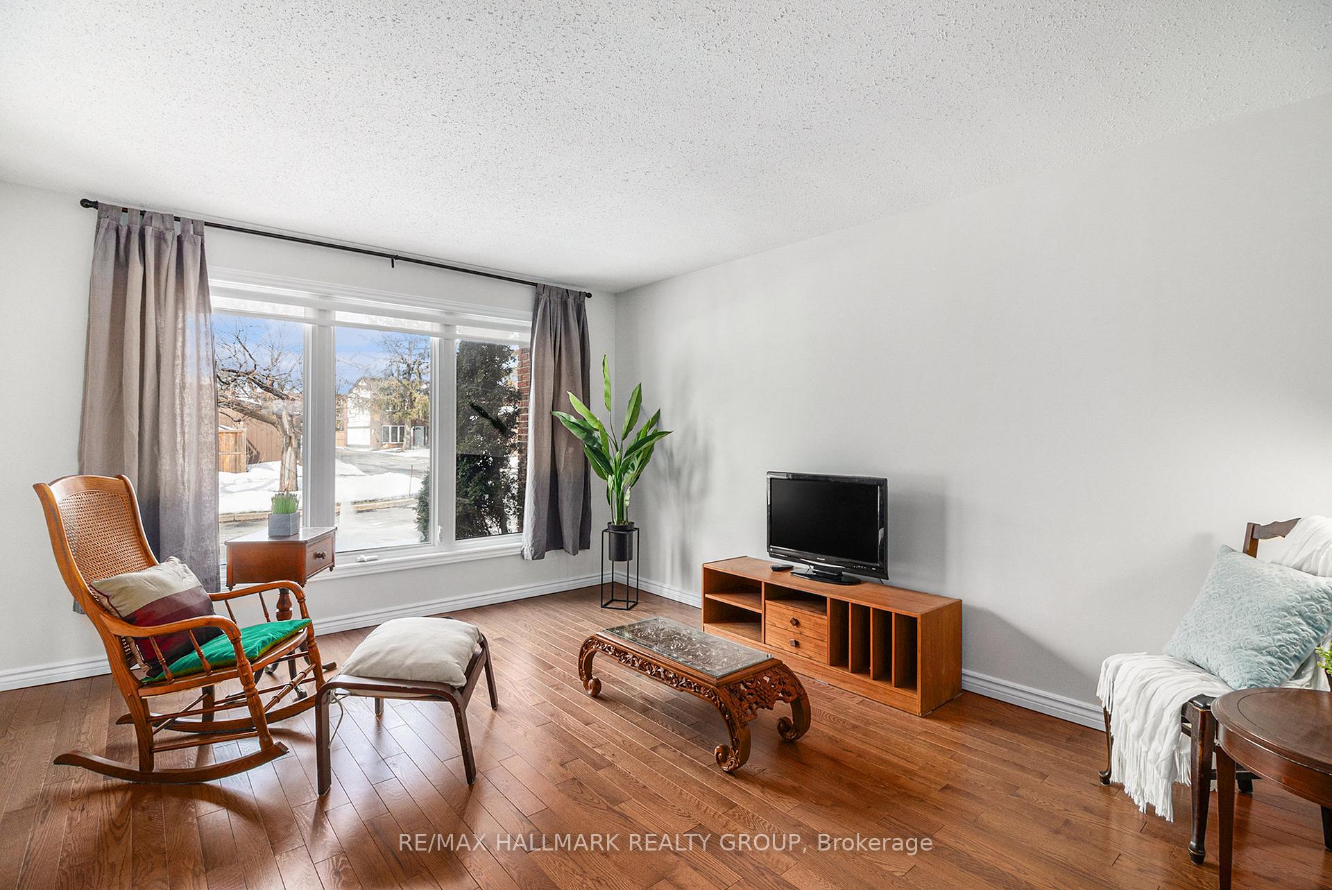 Photo 3 of Unit 120, 2111 Montreal Road, Ottawa, Beaconwood — HOMEH