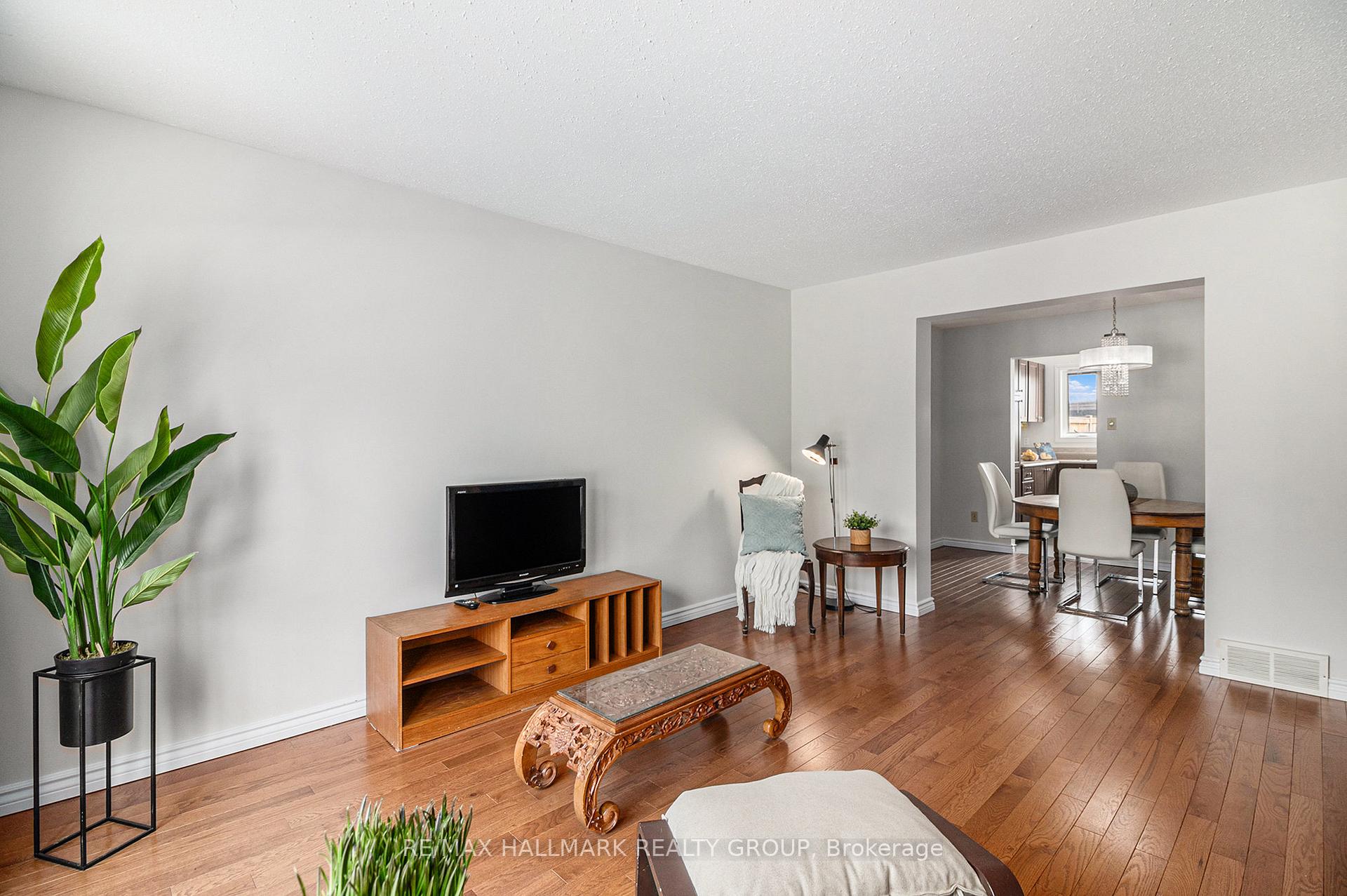 Photo 4 of Unit 120, 2111 Montreal Road, Ottawa, Beaconwood — HOMEH