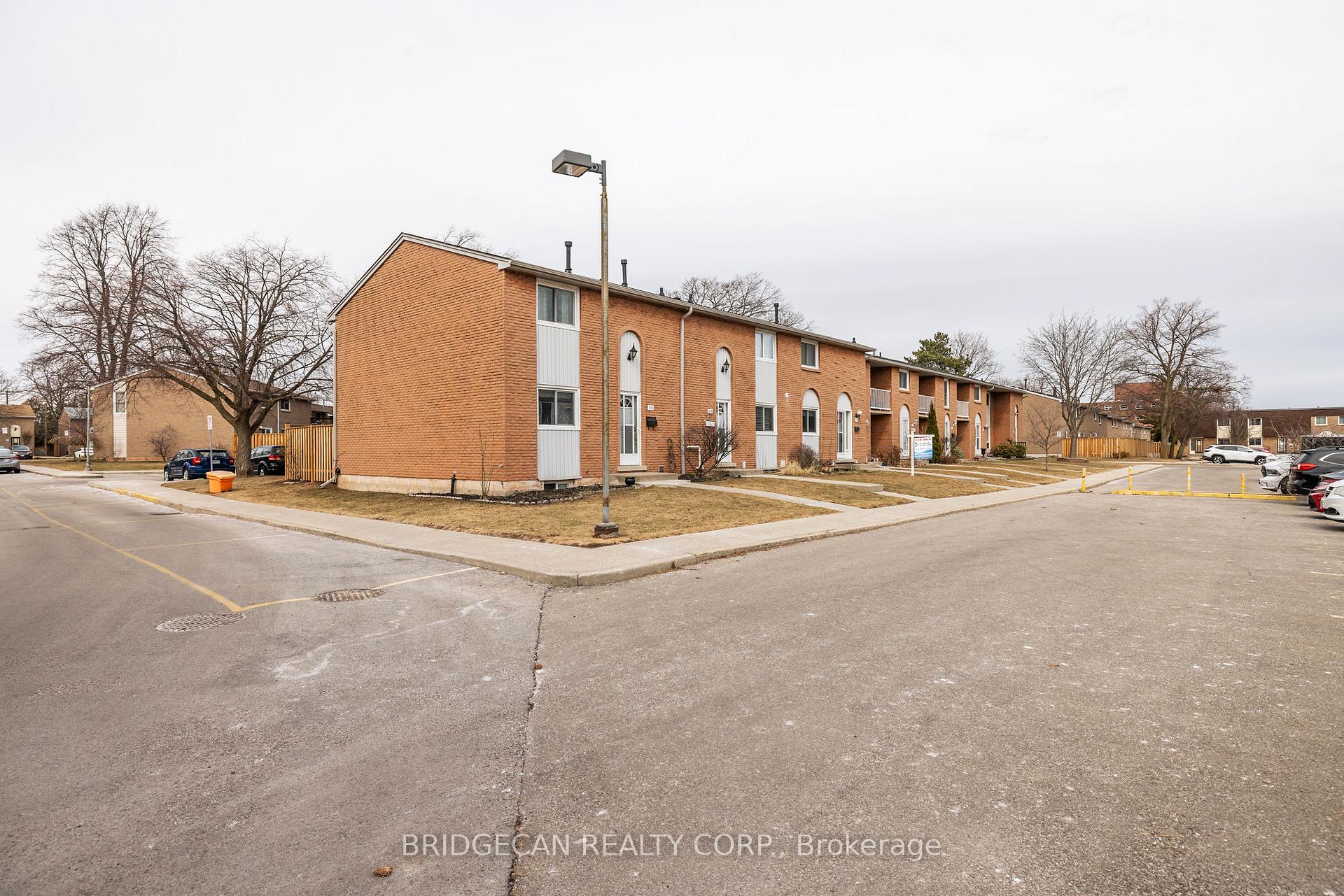 Photo 2 of Unit 118, 151 Gateshead Crescent, Hamilton, Stoney Creek — HOMEH