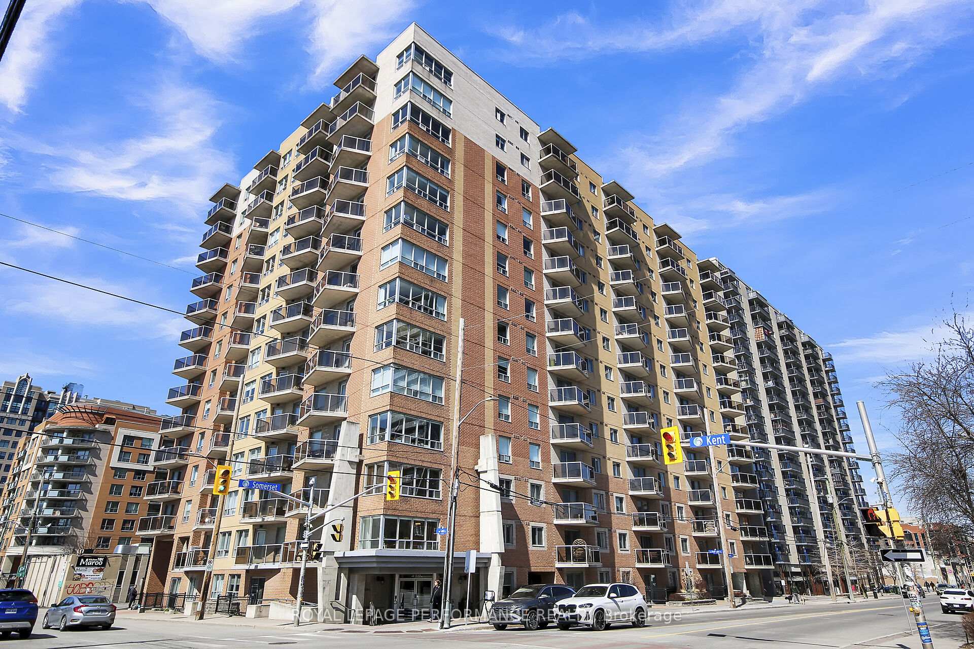 Front of Unit 1411, 429 Somerset Street